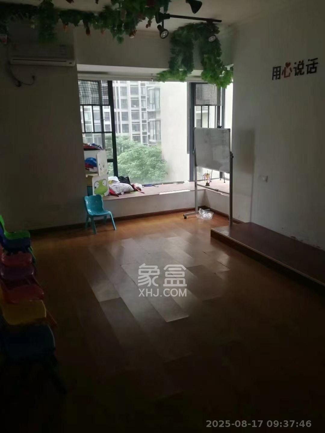 蓝山郡  4室2厅2卫   2600.00元/月室内图