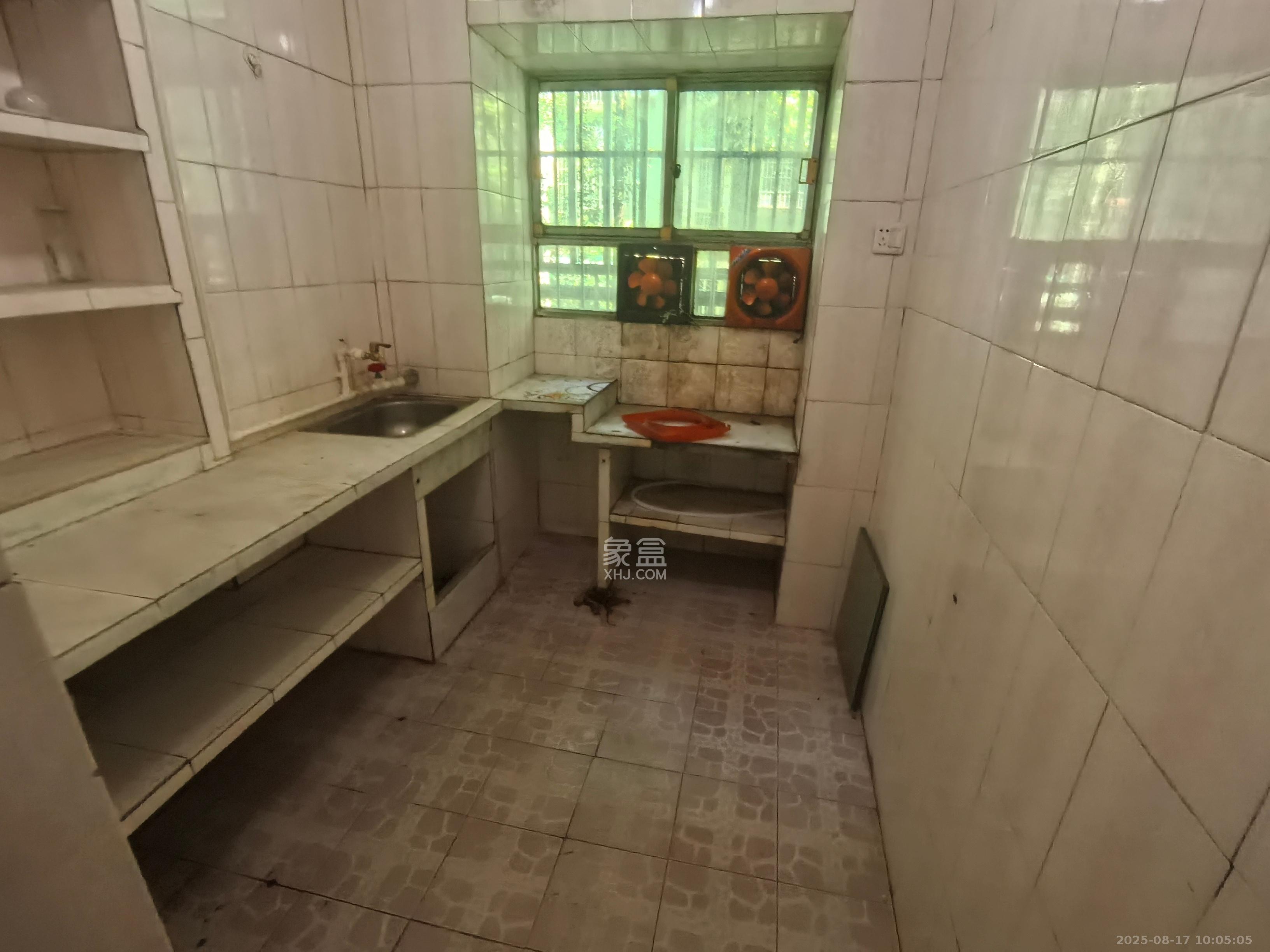 天心物业 1室1厅1卫 1500.0元/月 天心物业 1室1厅1卫 1500.0元/月室内图