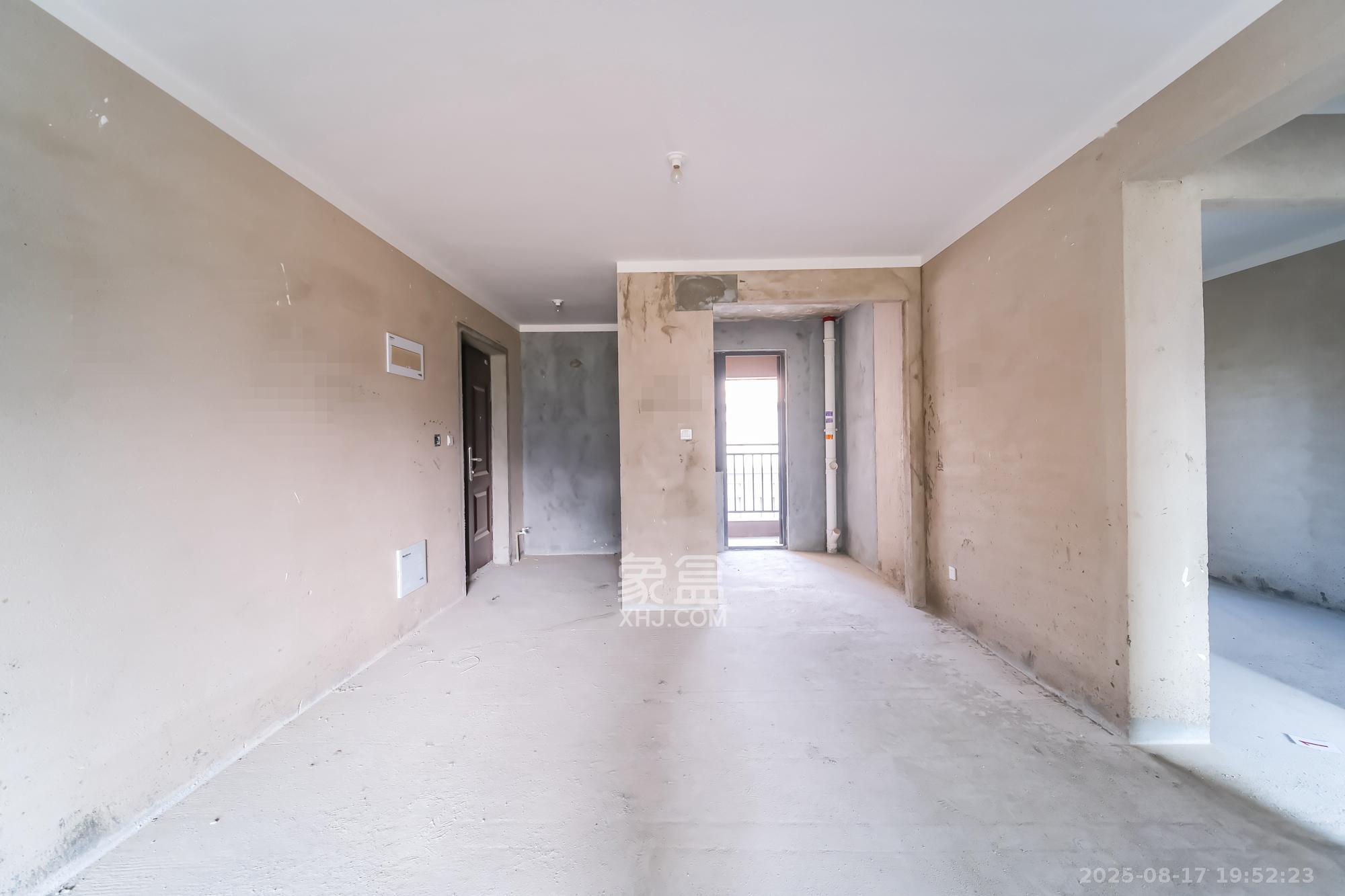 荣盛城 4室2厅2卫 85.8万 荣盛城 4室2厅2卫 85.8万客厅