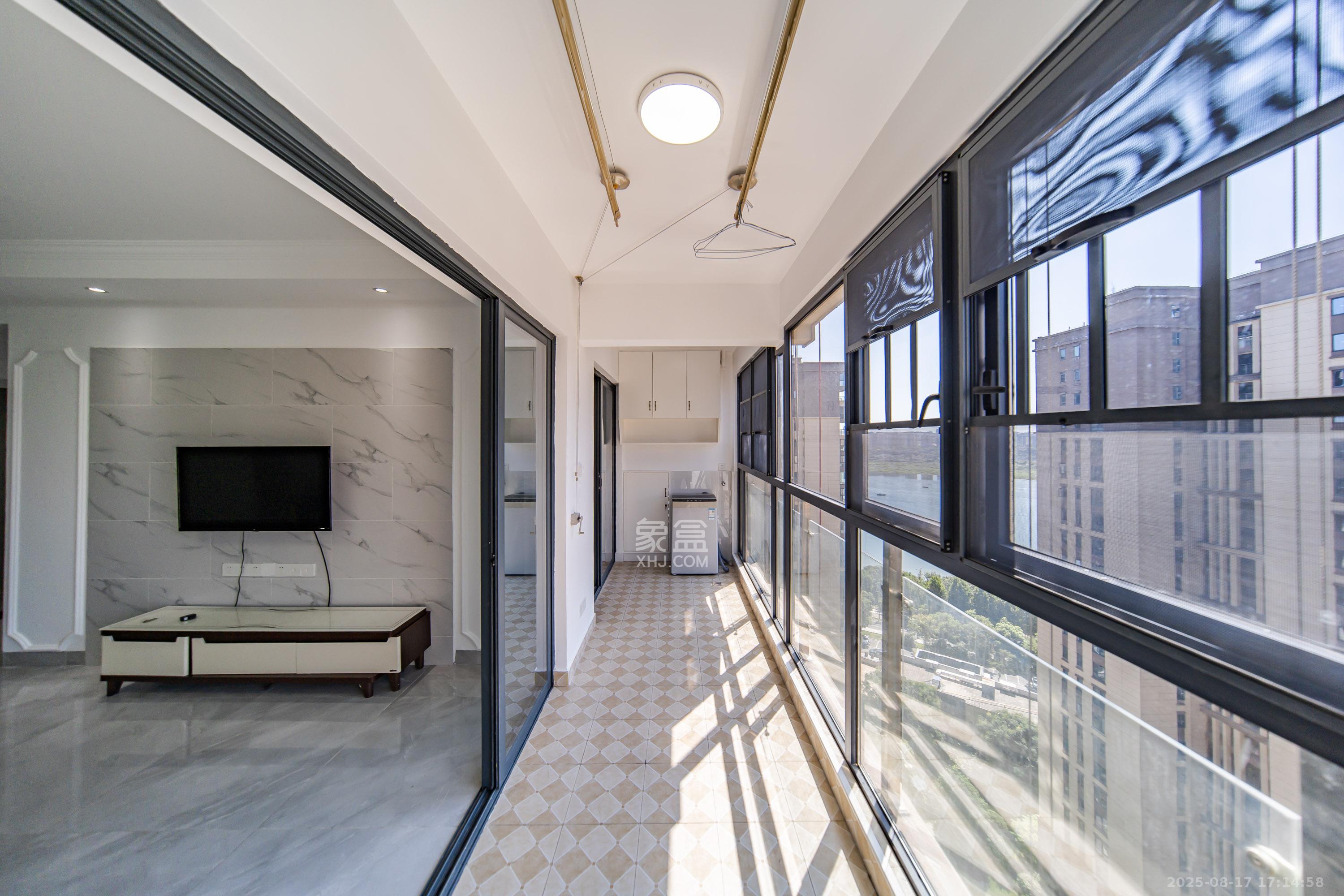 湘熙水郡(观澜海赋家园)  3室2厅2卫    133.0万 湘熙水郡(观澜海赋家园)  3室2厅2卫    133.0万阳台