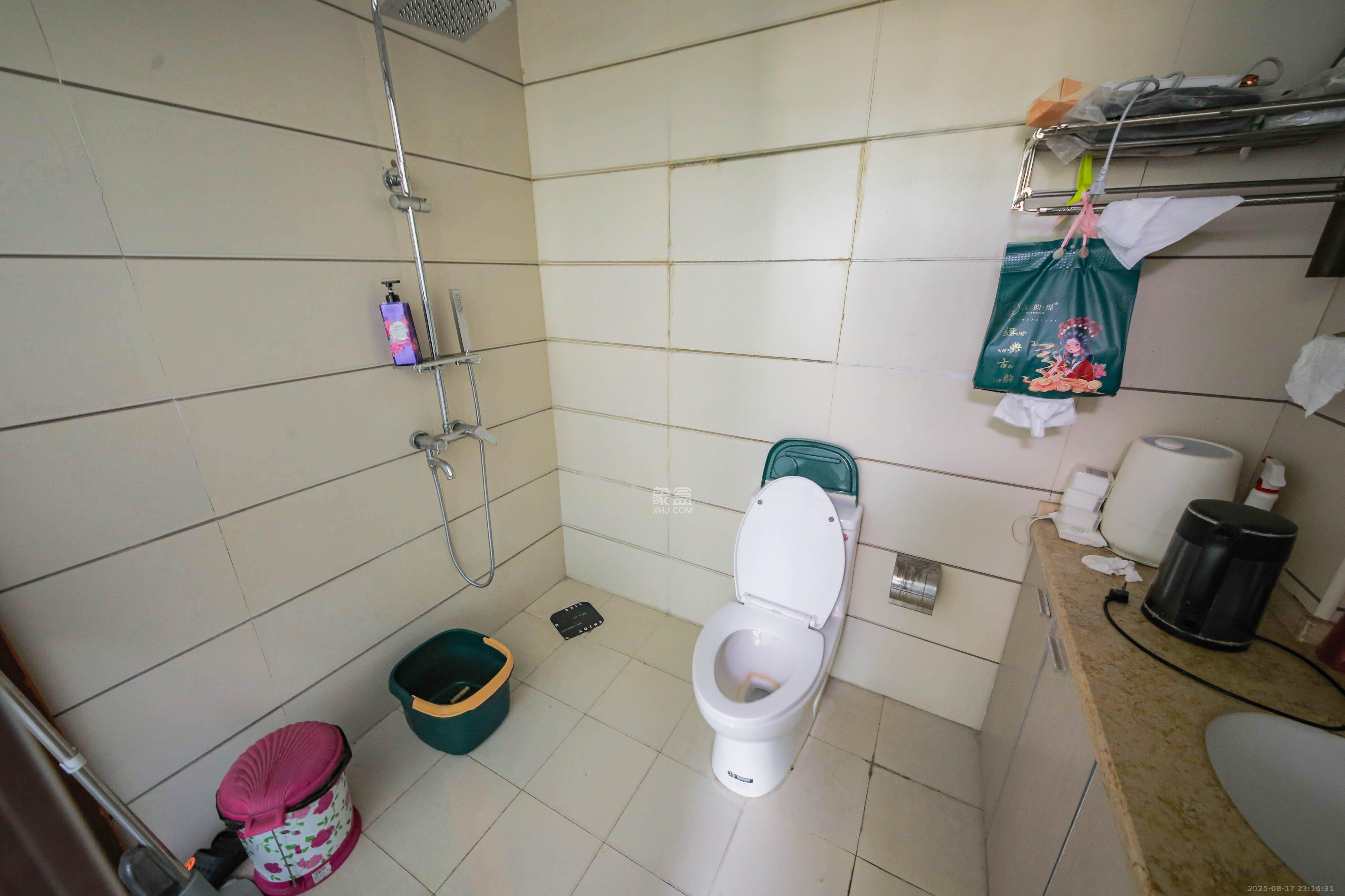 大为农博嘉园 5室2厅3卫 120.0万 大为农博嘉园 5室2厅3卫 120.0万卫生间