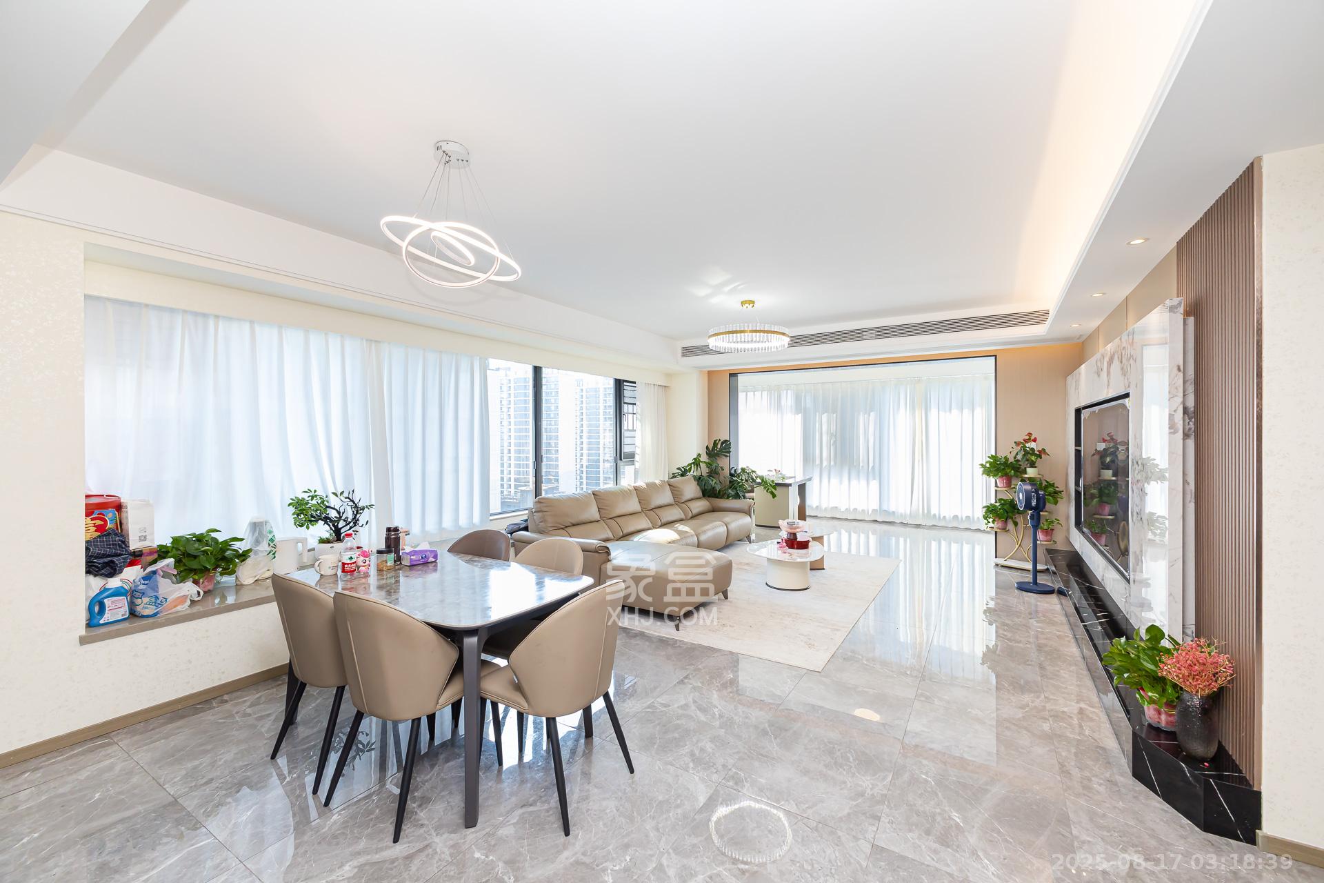 越秀湘江星汇城三期 4室2厅3卫 260.0万 越秀湘江星汇城三期 4室2厅3卫 260.0万客厅