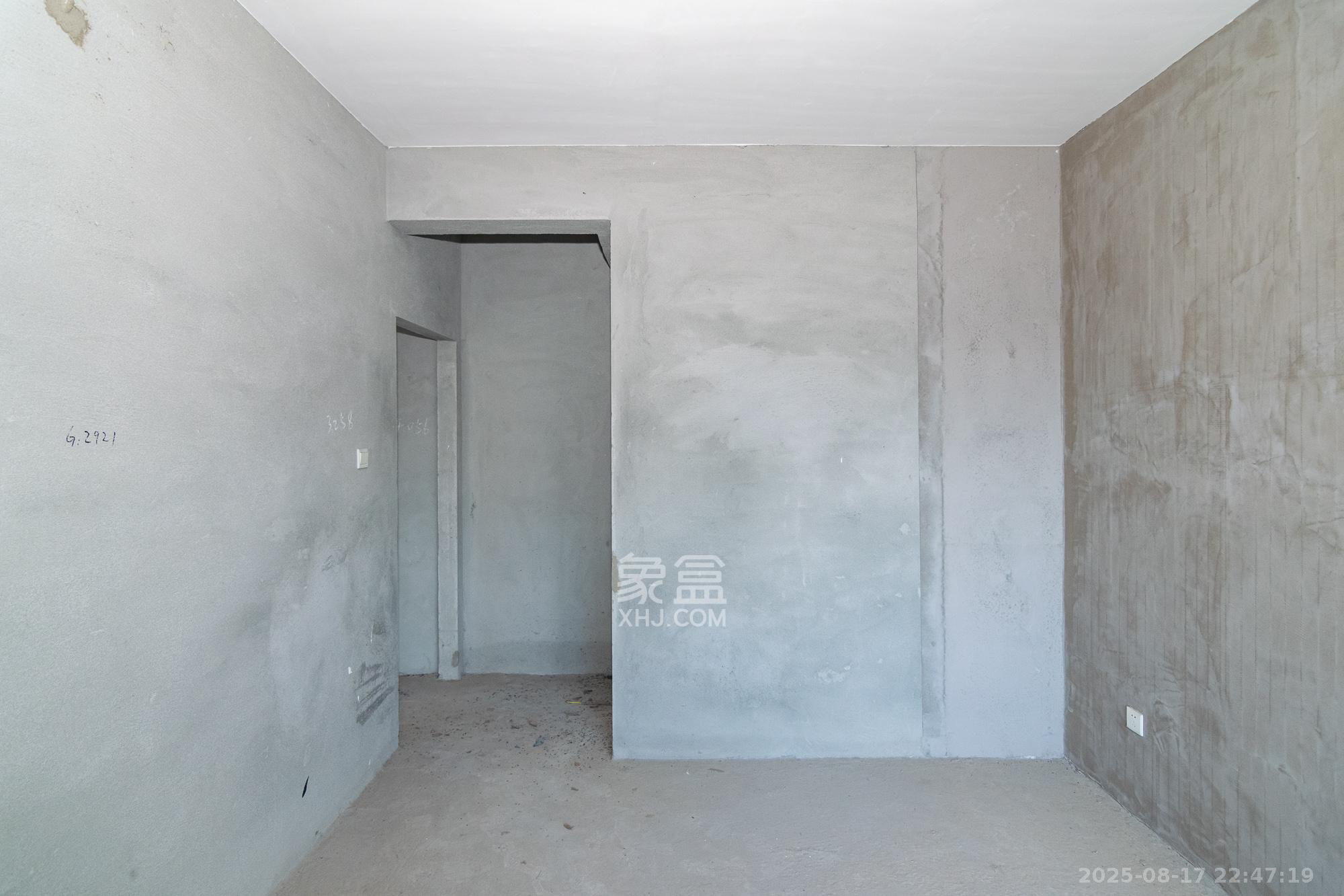 裕田奥莱小镇  3室2厅2卫    55.8万 裕田奥莱小镇  3室2厅2卫    55.8万卧室