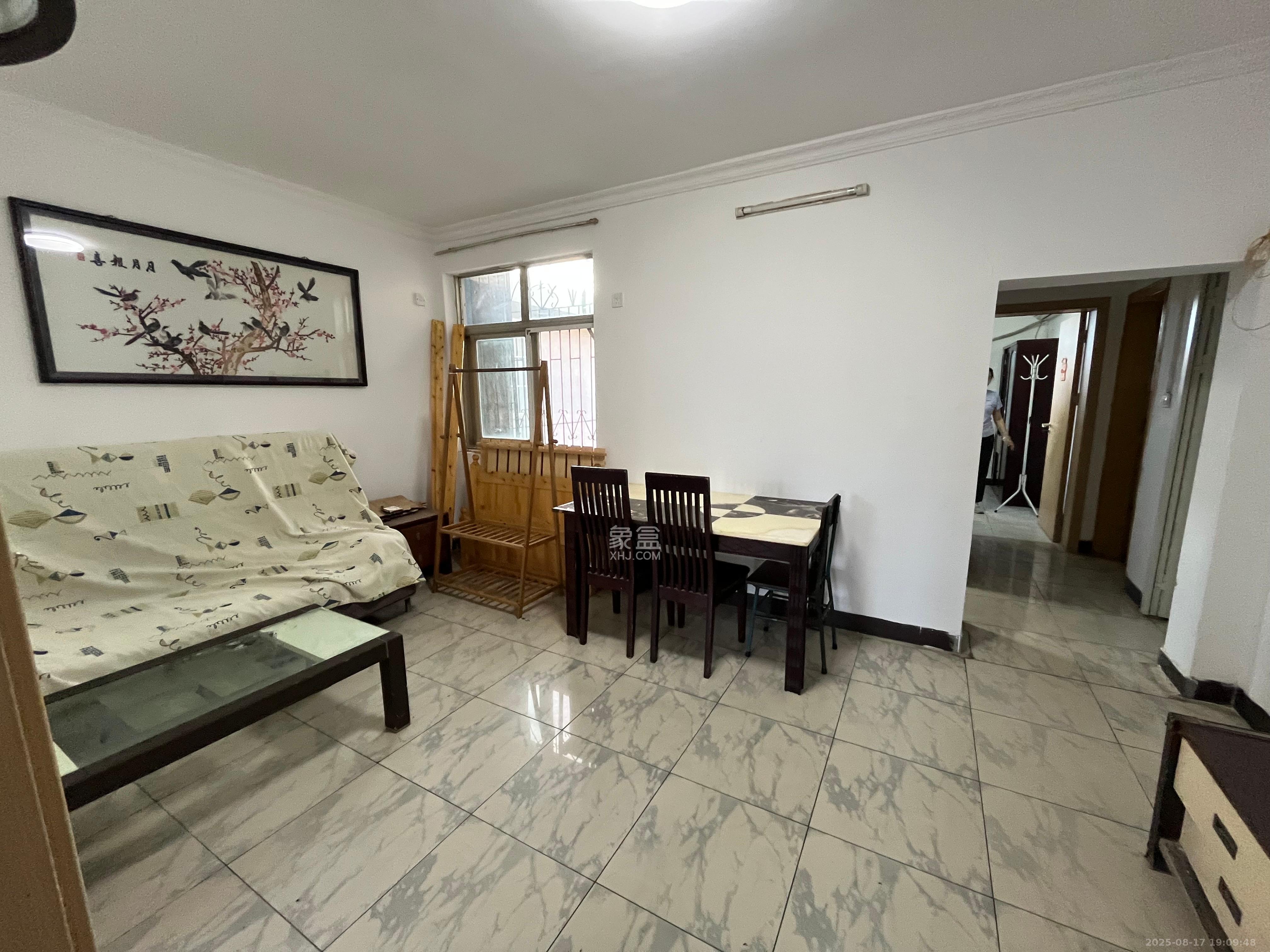 金科园  3室1厅1卫    1800.0元/月 金科园  3室1厅1卫    1800.0元/月室内图1