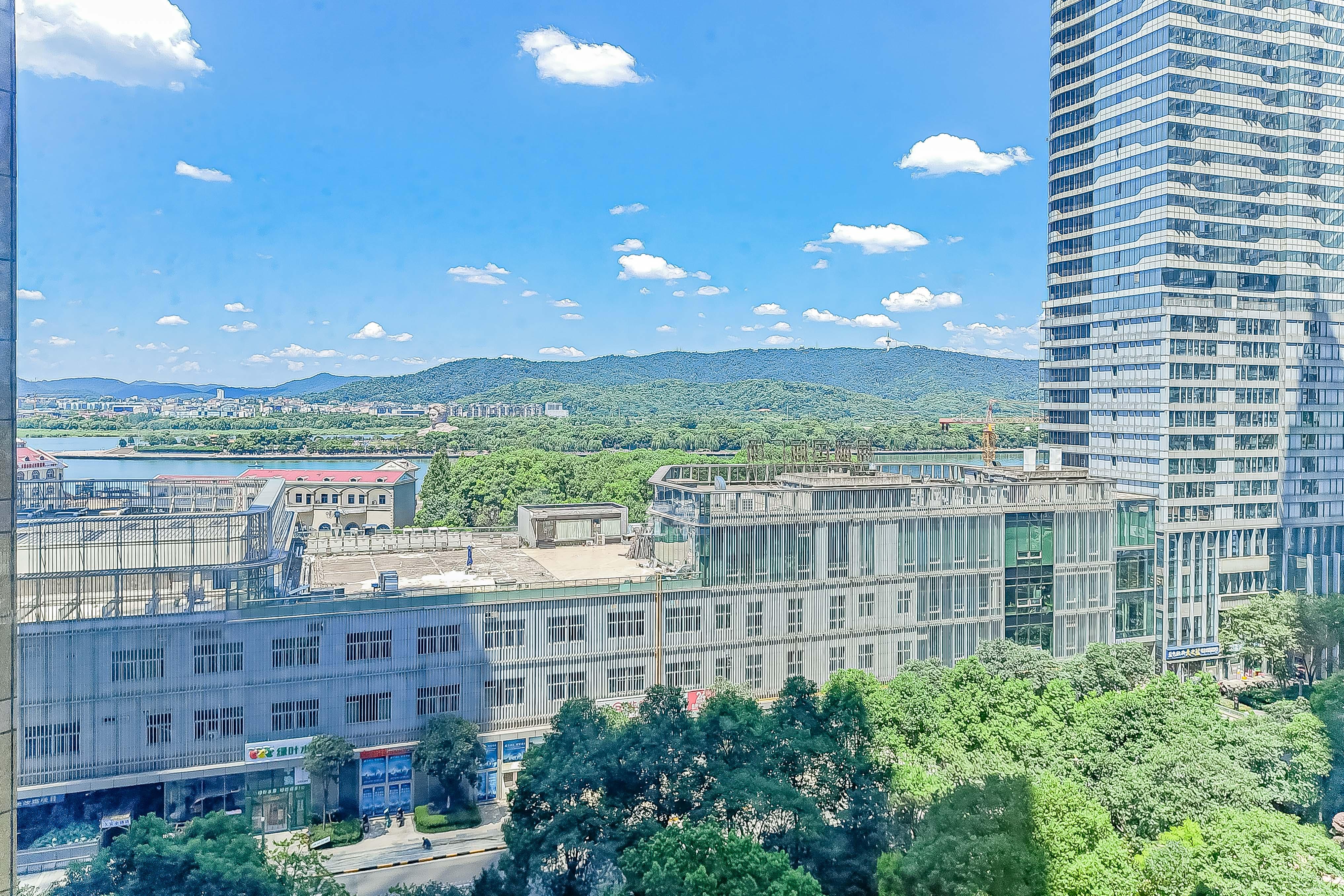 保利国际广场  4室2厅3卫    600.0万 保利国际广场  4室2厅3卫    600.0万小区图