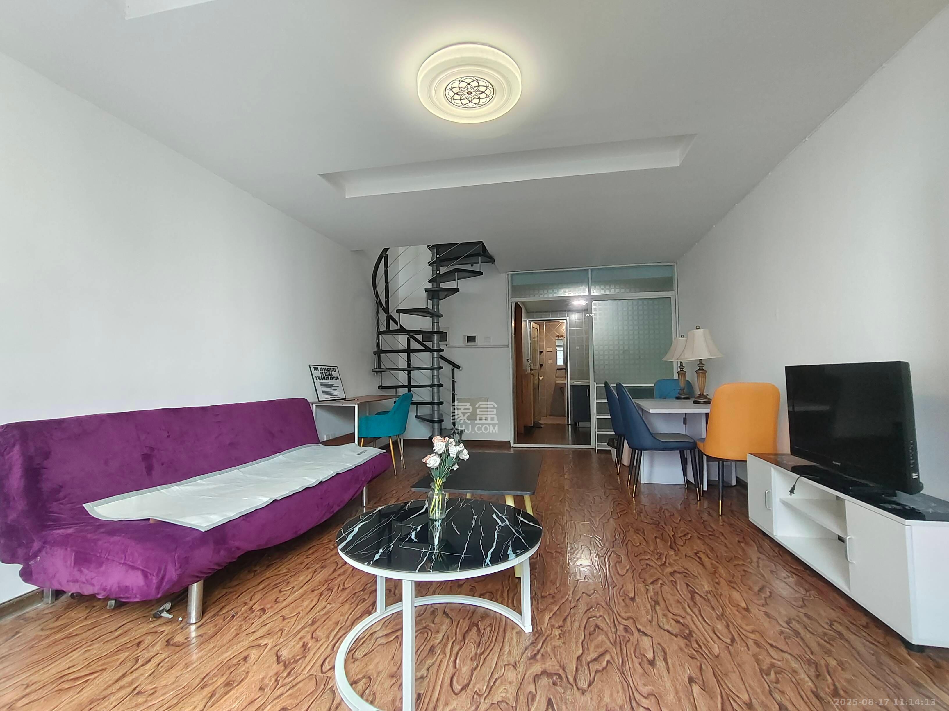 融圣国际  1室2厅1卫    2400.0元/月室内图