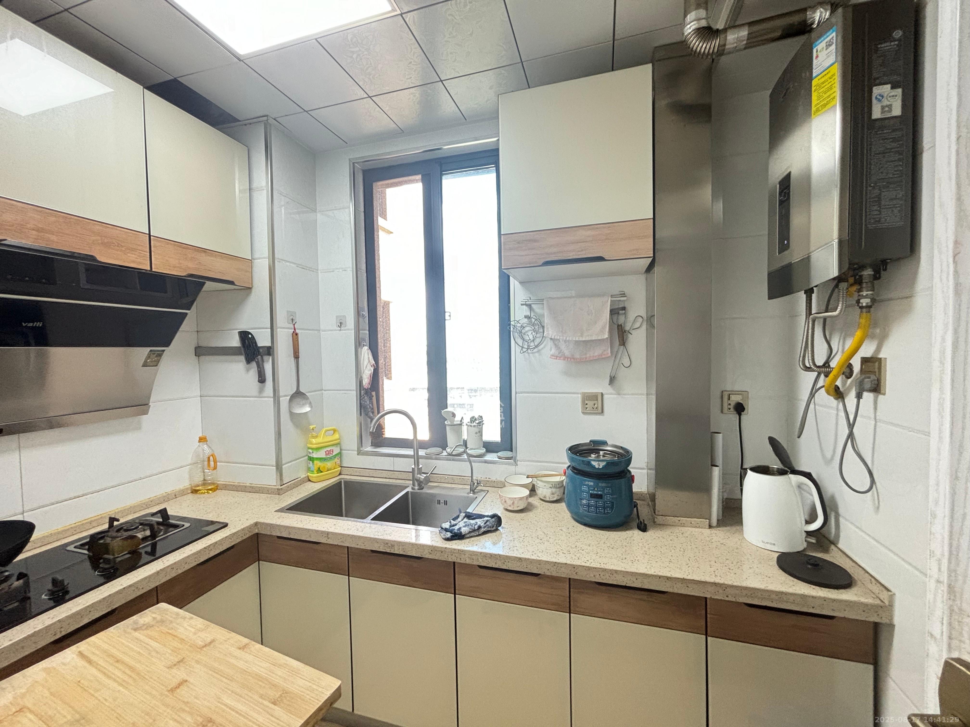 中南红领邦（红星嘉和苑）  3室2厅2卫    2200.0元/月室内图