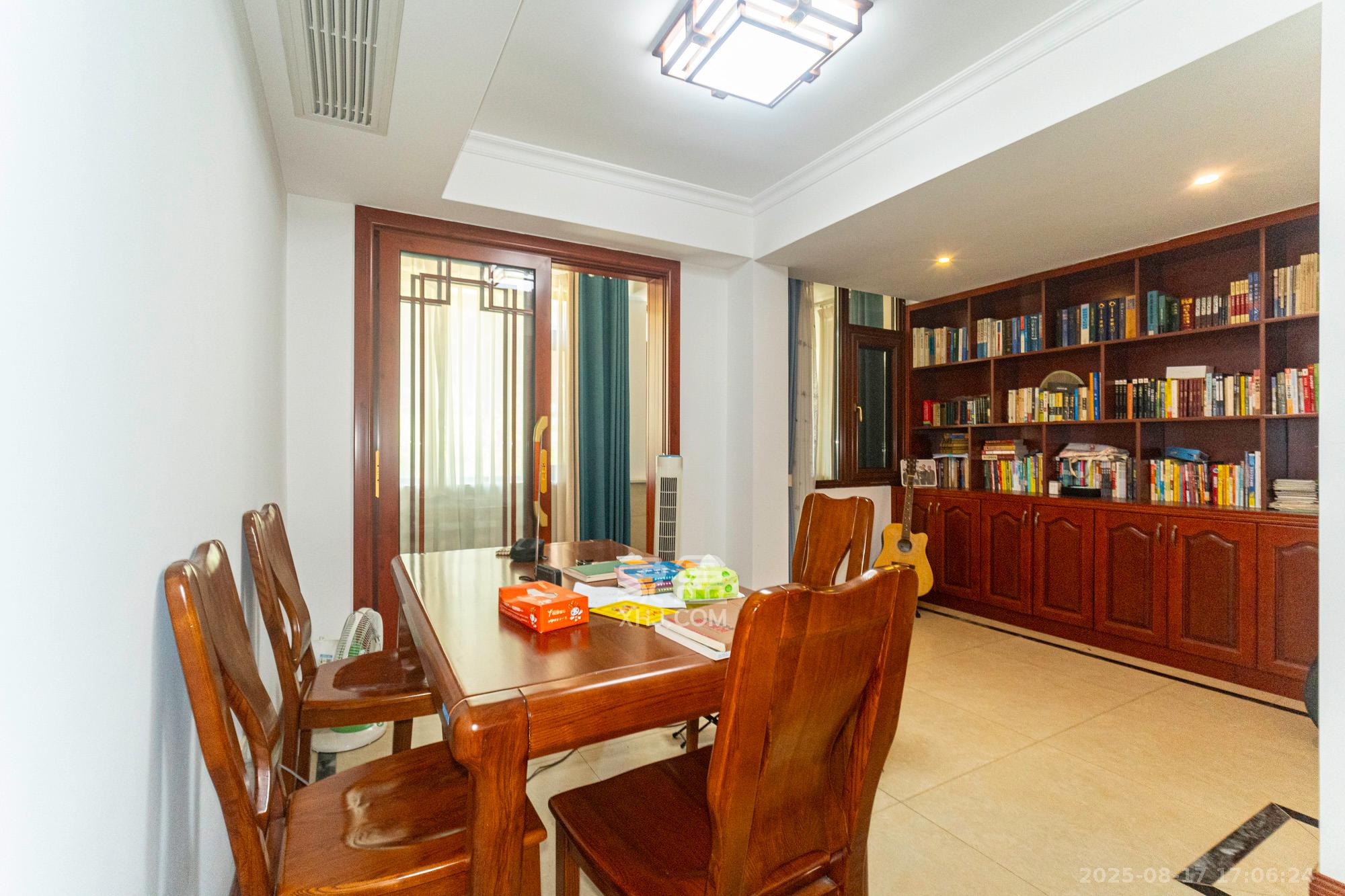 保利香槟国际  6室2厅3卫    680.0万 保利香槟国际  6室2厅3卫    680.0万客厅