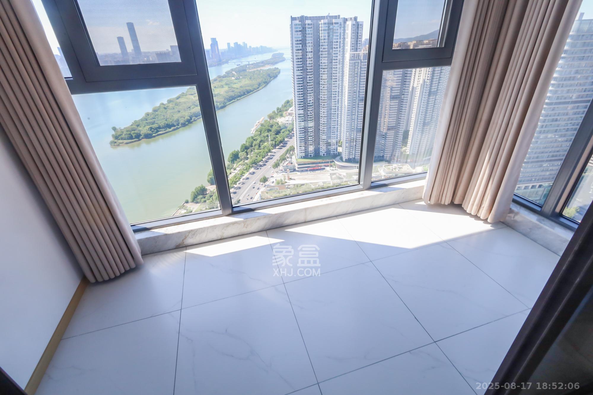 世茂外滩里(世茂铂翠湾三期)  4室2厅3卫    499.0万 世茂外滩里(世茂铂翠湾三期)  4室2厅3卫    499.0万阳台