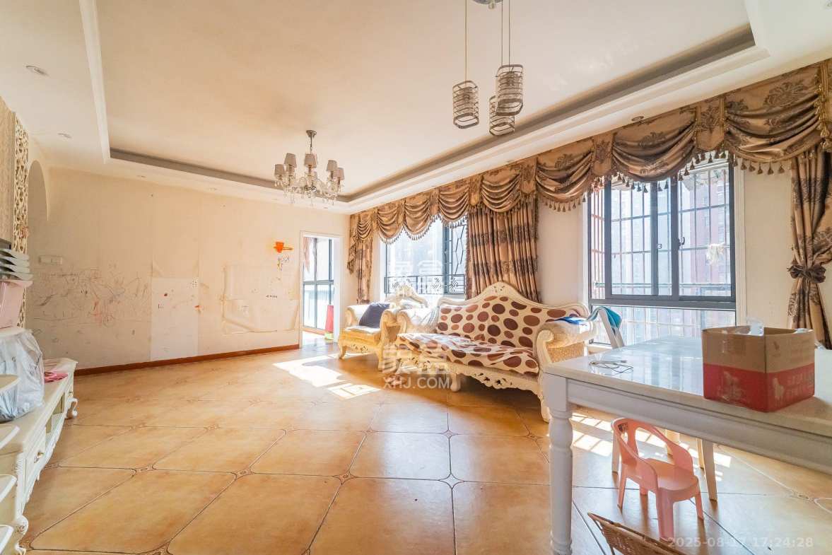 华润凤凰城二期  3室2厅1卫    2000.0元/月 华润凤凰城二期  3室2厅1卫    2000.0元/月室内图