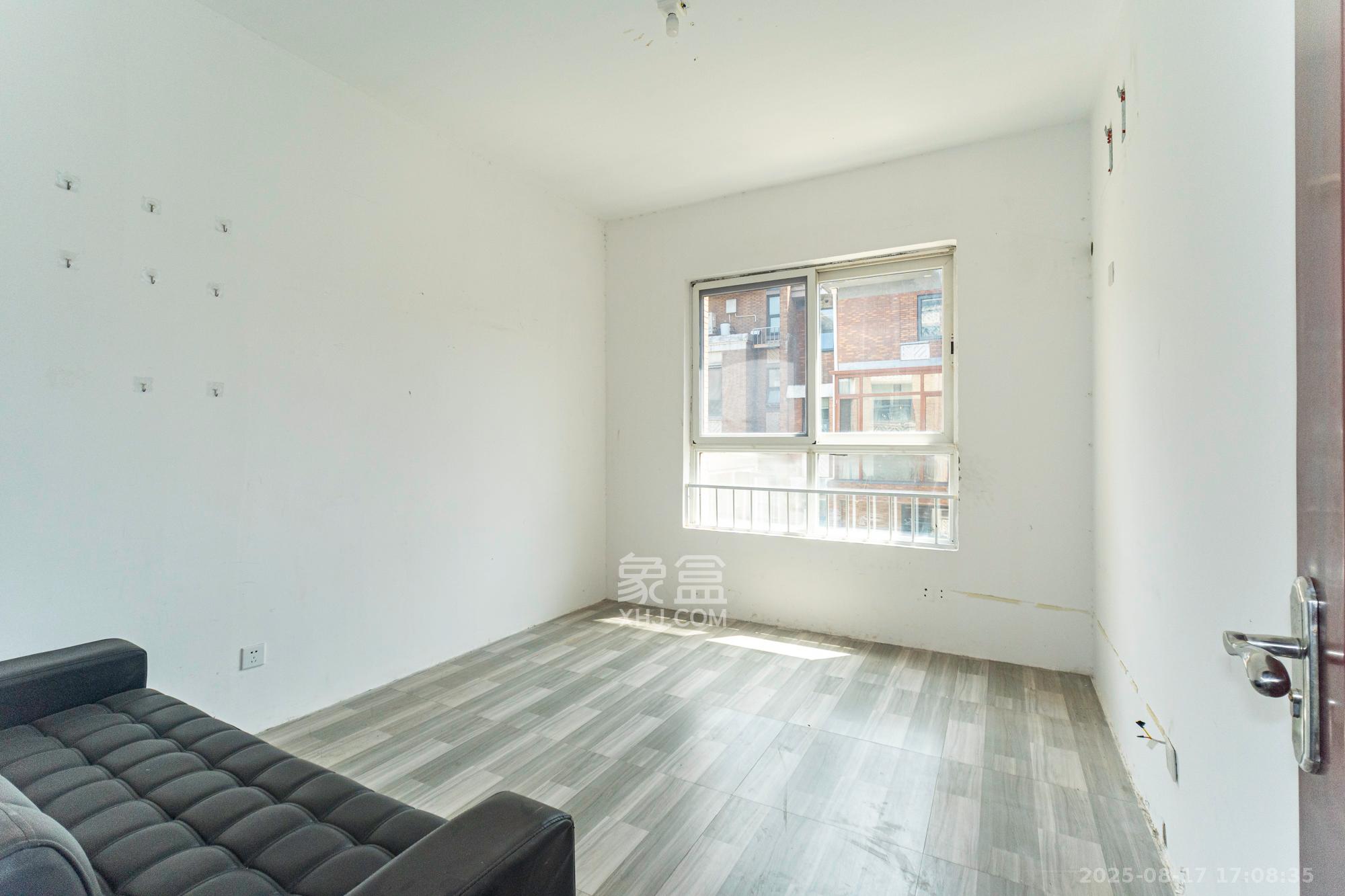 山水湾 7室2厅3卫 448.8万 山水湾 7室2厅3卫 448.8万卧室