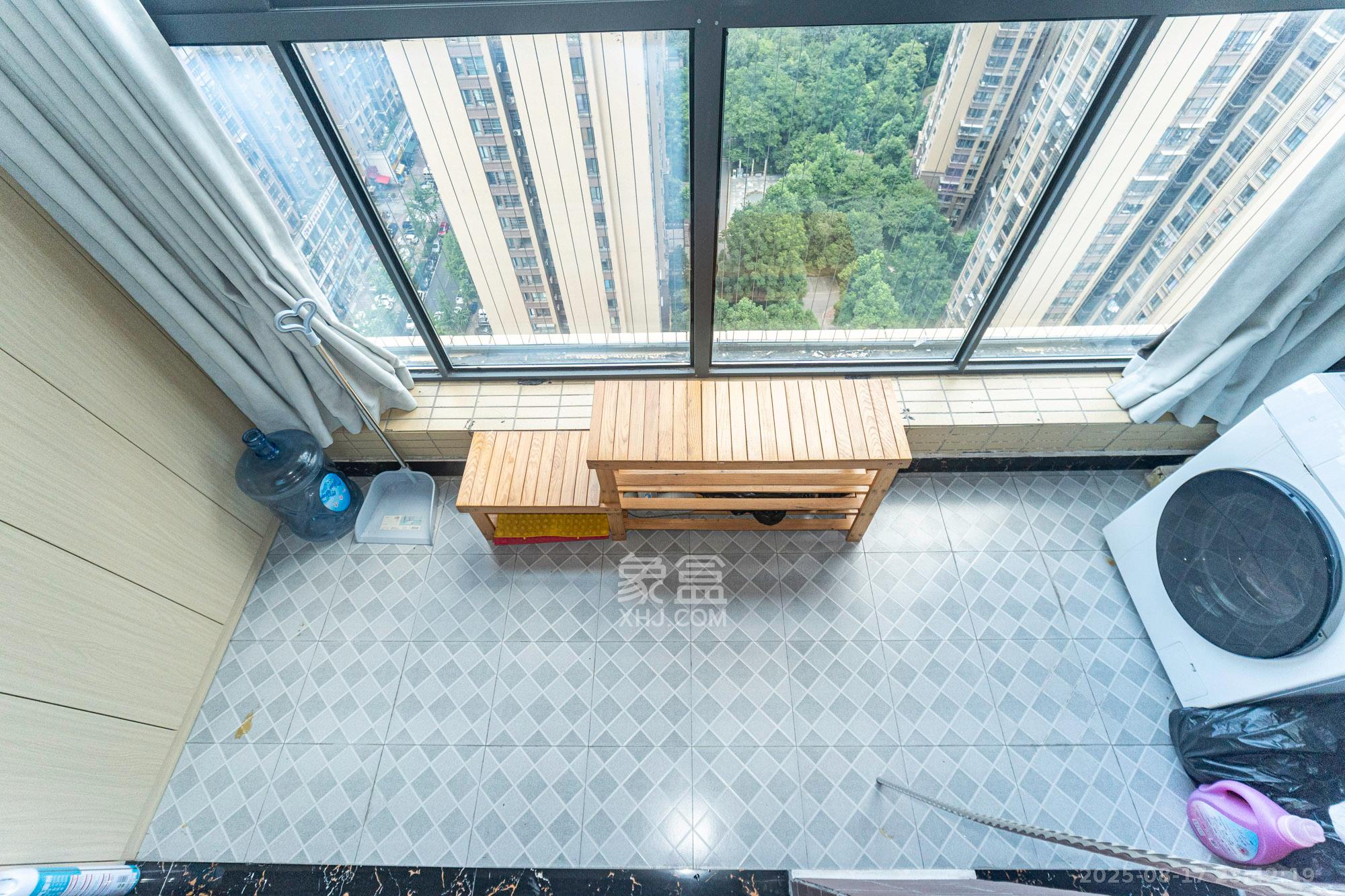 恒基凯旋门三期 2室2厅1卫 45.0万 恒基凯旋门三期 2室2厅1卫 45.0万阳台