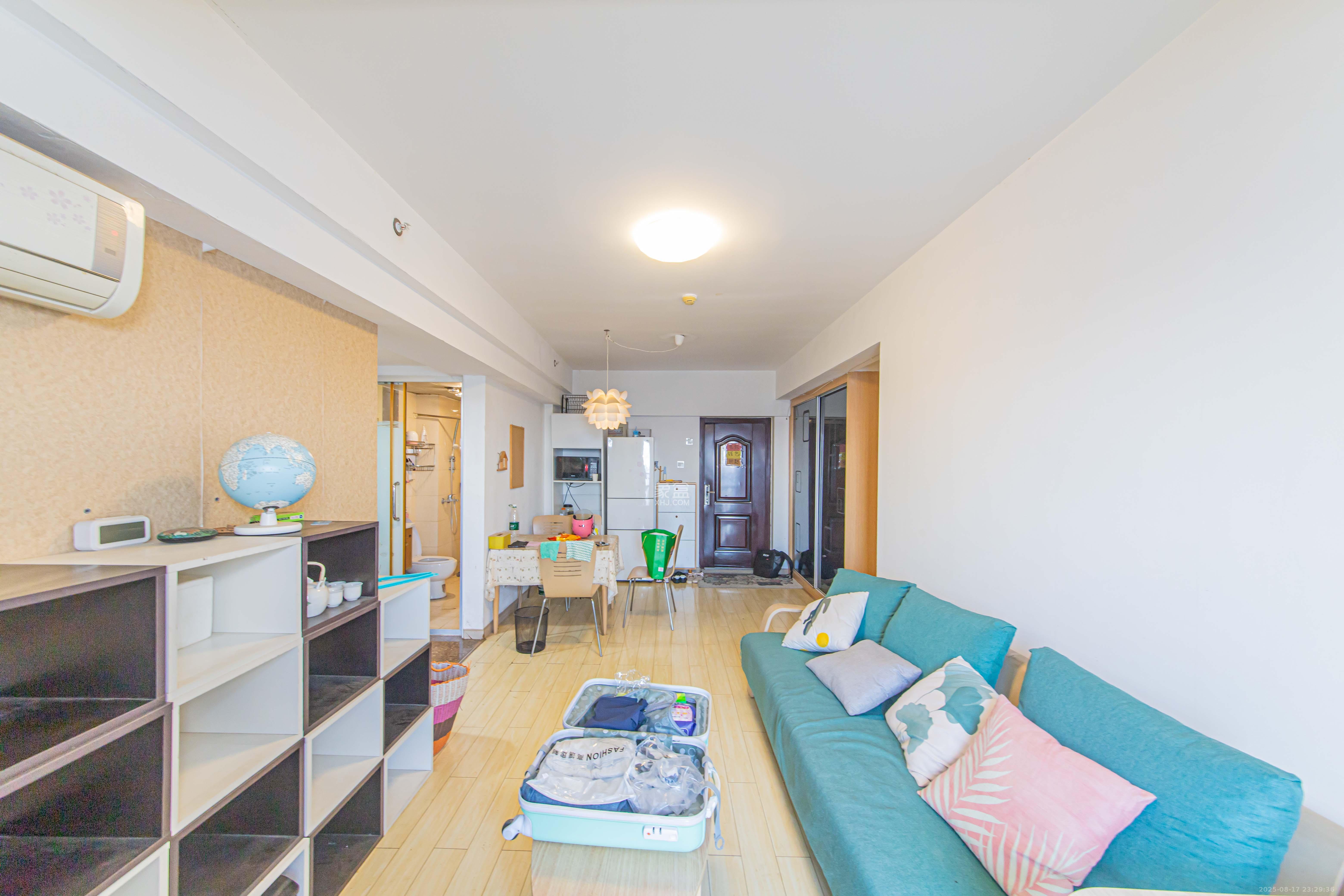 中信文化广场(中信新城二期)  2室2厅1卫    35.0万 中信文化广场(中信新城二期)  2室2厅1卫    35.0万客厅