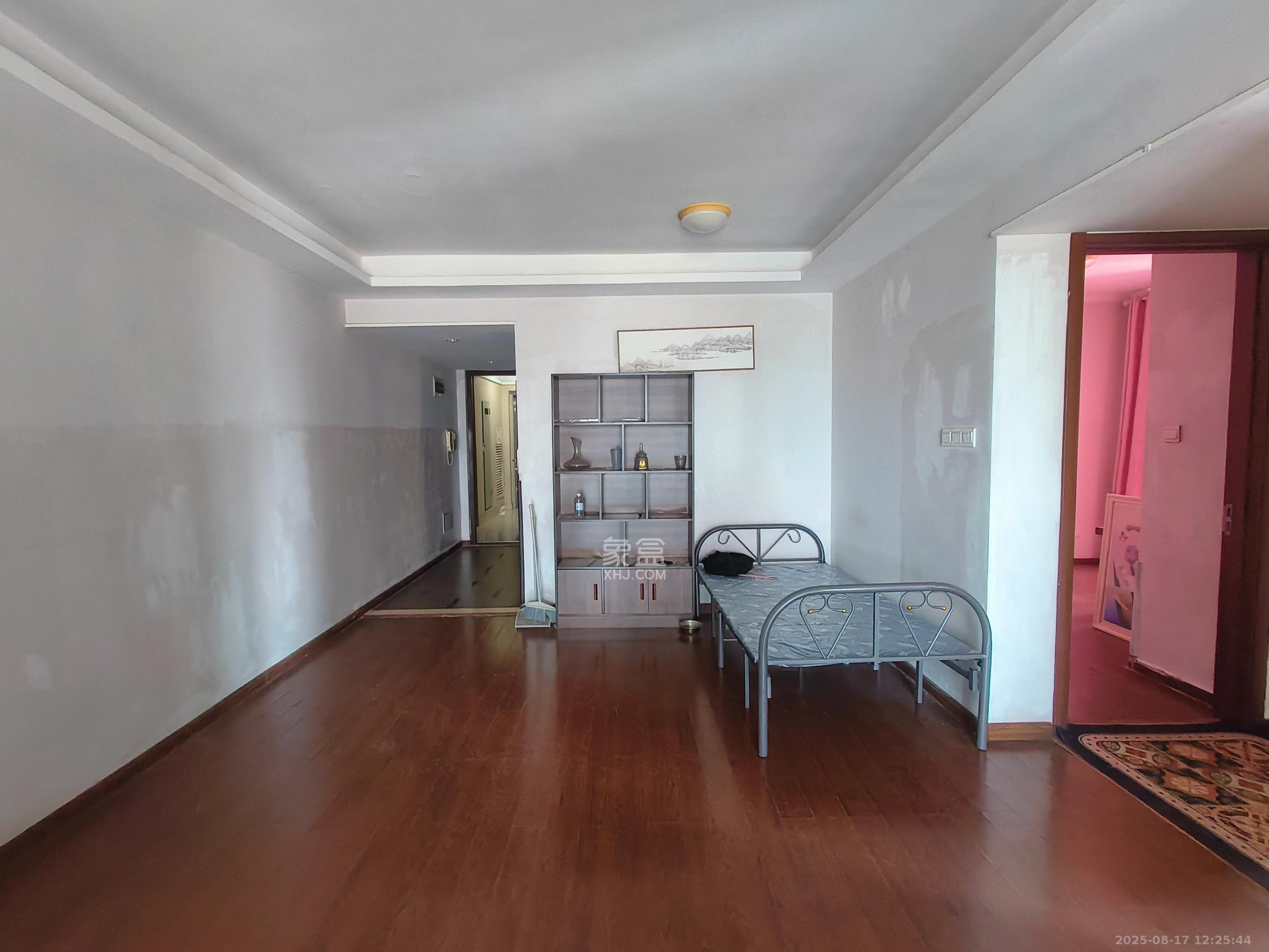 万科城 3室2厅1卫 2500.0元/月 万科城 3室2厅1卫 2500.0元/月室内图