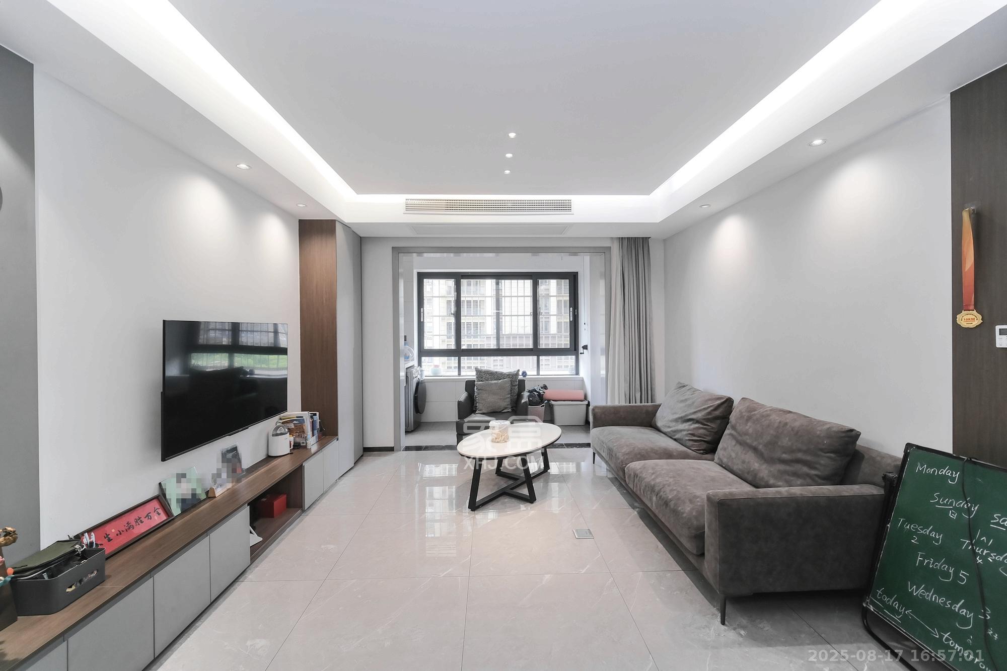 星城春晓 3室2厅1卫 75.8万 星城春晓 3室2厅1卫 75.8万客厅