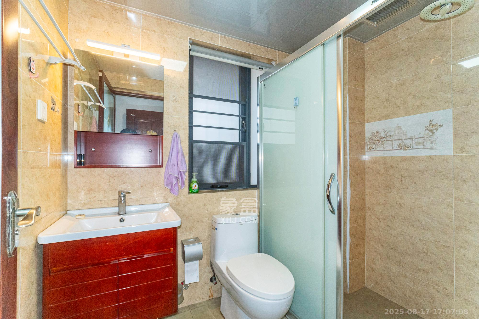 盛地尊域 4室2厅2卫 77.8万 盛地尊域 4室2厅2卫 77.8万卫生间