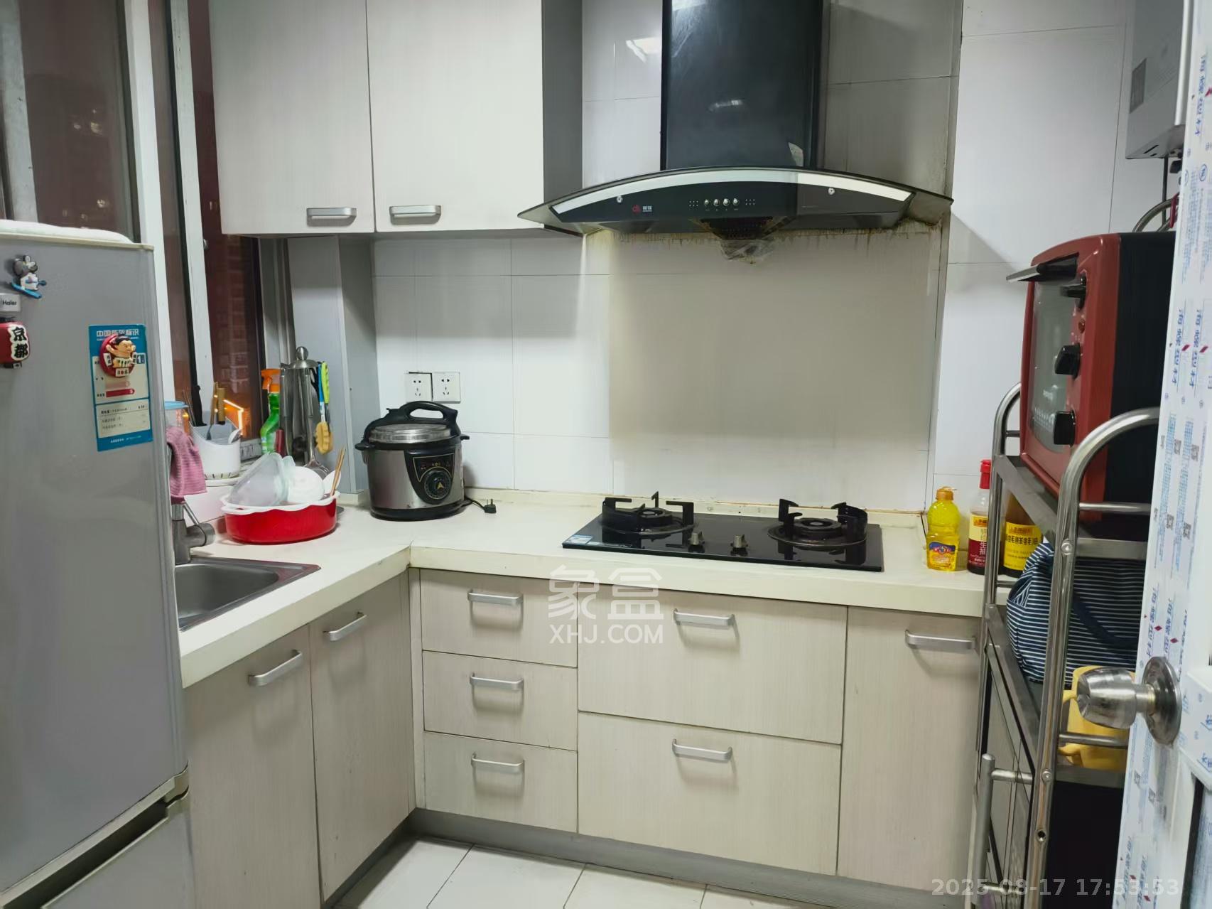 一品东庭  2室2厅1卫    2400.0元/月 一品东庭  2室2厅1卫    2400.0元/月室内图