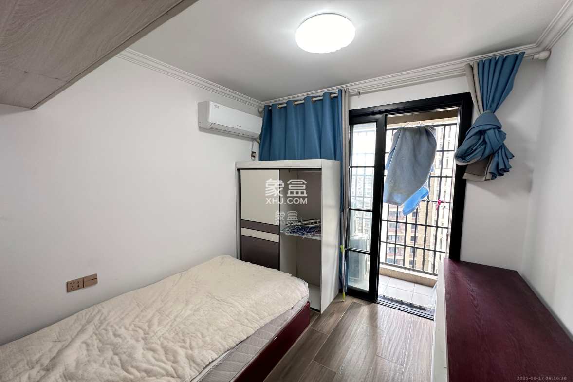 融创融公馆(融创臻苑)  4室2厅2卫    2600.0元/月 融创融公馆(融创臻苑)  4室2厅2卫    2600.0元/月室内图