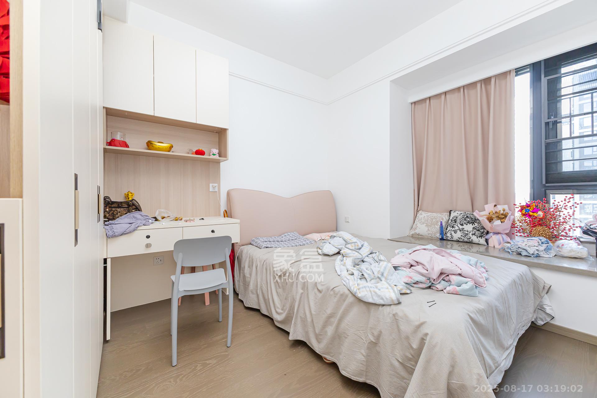 越秀湘江星汇城三期 4室2厅3卫 260.0万 越秀湘江星汇城三期 4室2厅3卫 260.0万卧室