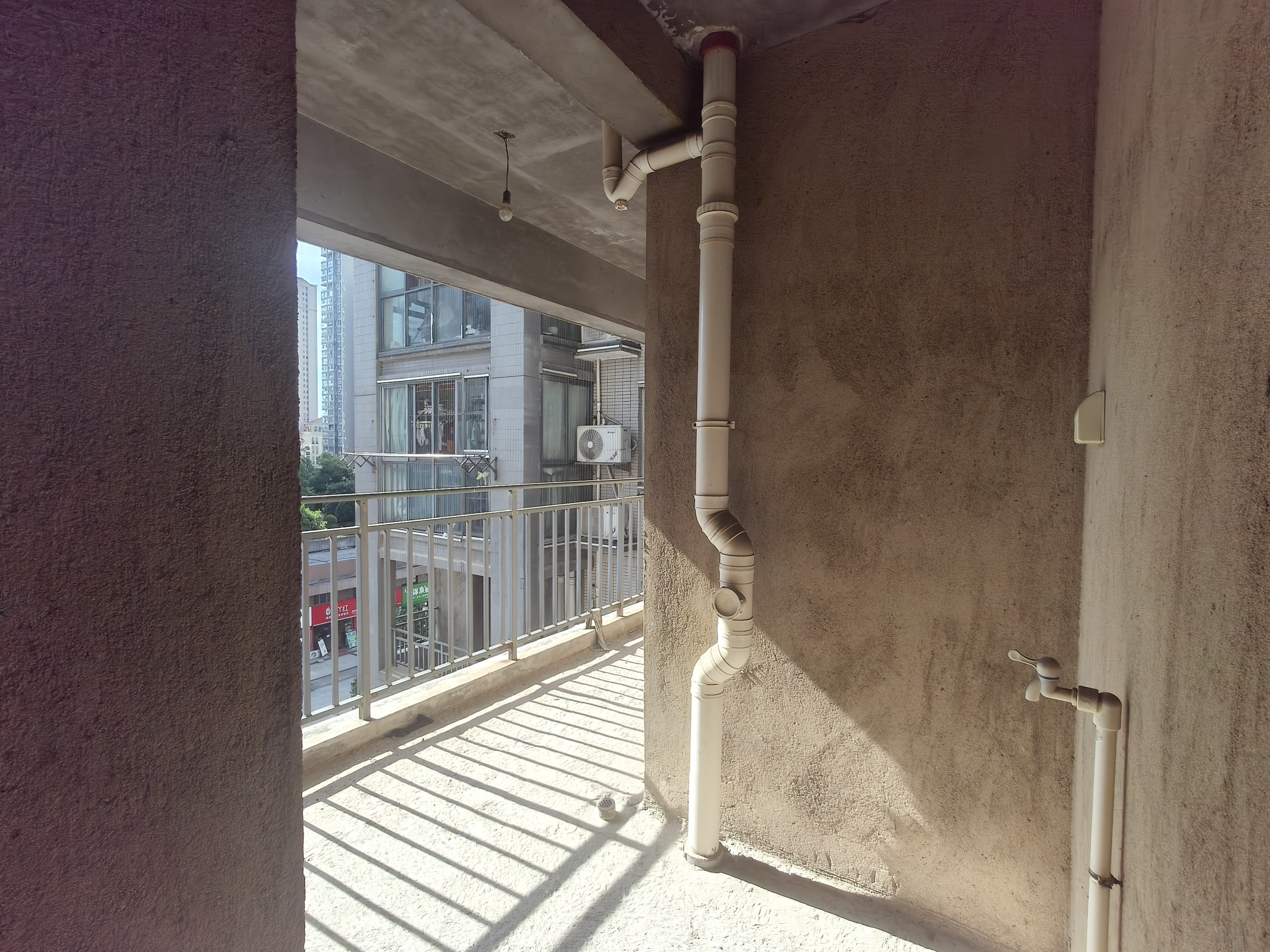 南苑上和一期 3室2厅2卫 69.8万 南苑上和一期 3室2厅2卫 69.8万阳台