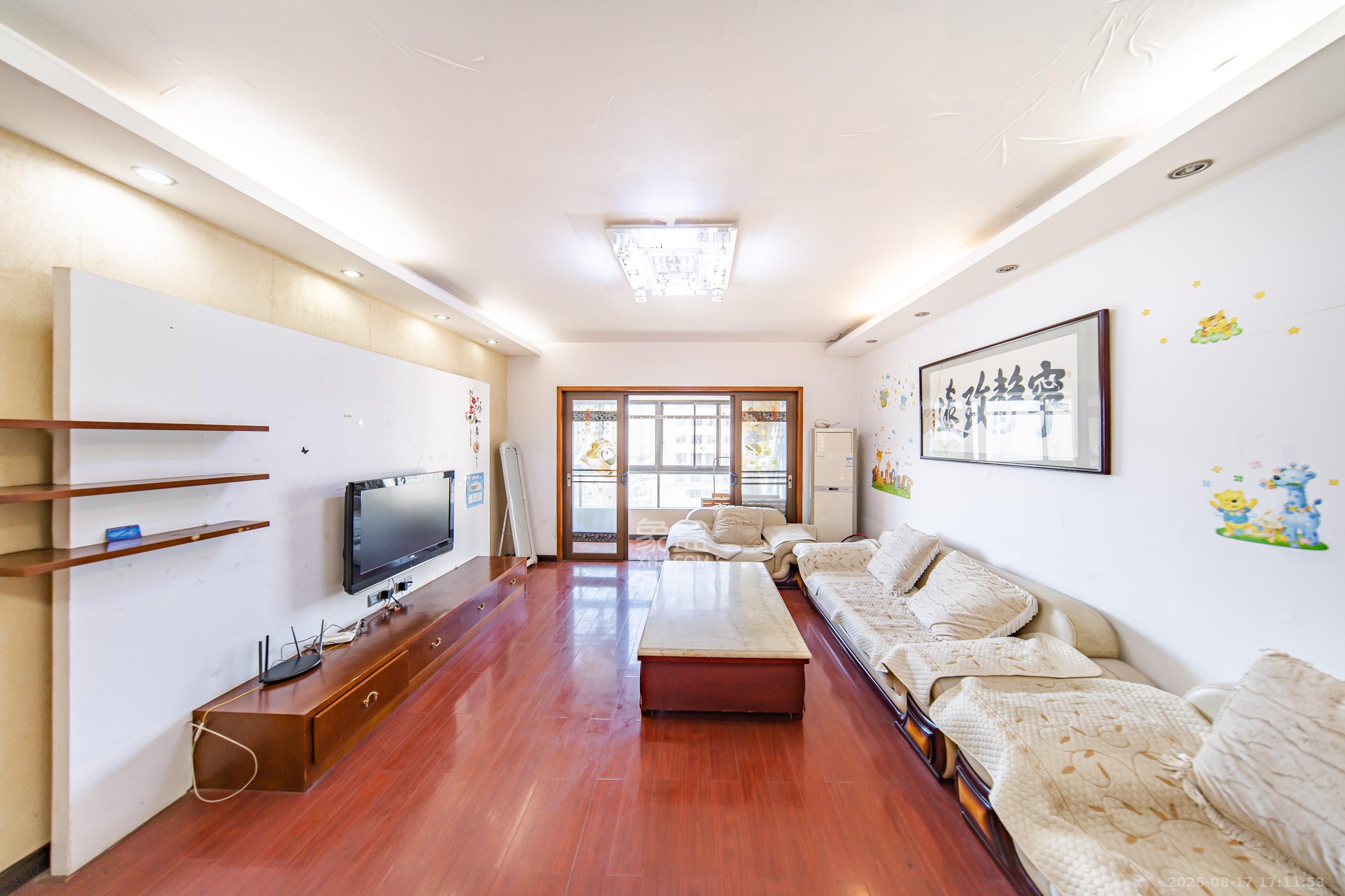 阳光100一期、四五期  3室2厅2卫    95.0万 阳光100一期、四五期  3室2厅2卫    95.0万客厅