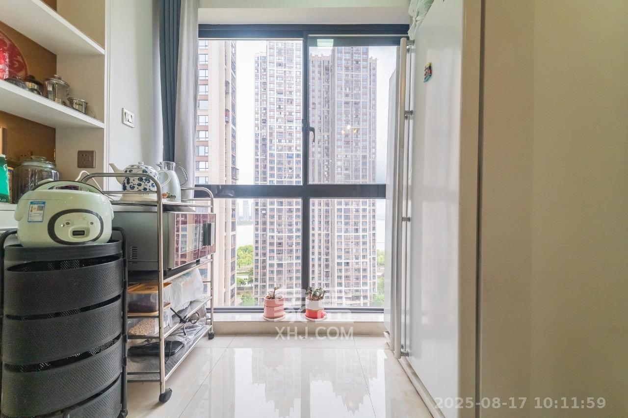 国泰九龙湾  3室2厅2卫    2600.0元/月 国泰九龙湾  3室2厅2卫    2600.0元/月室内图