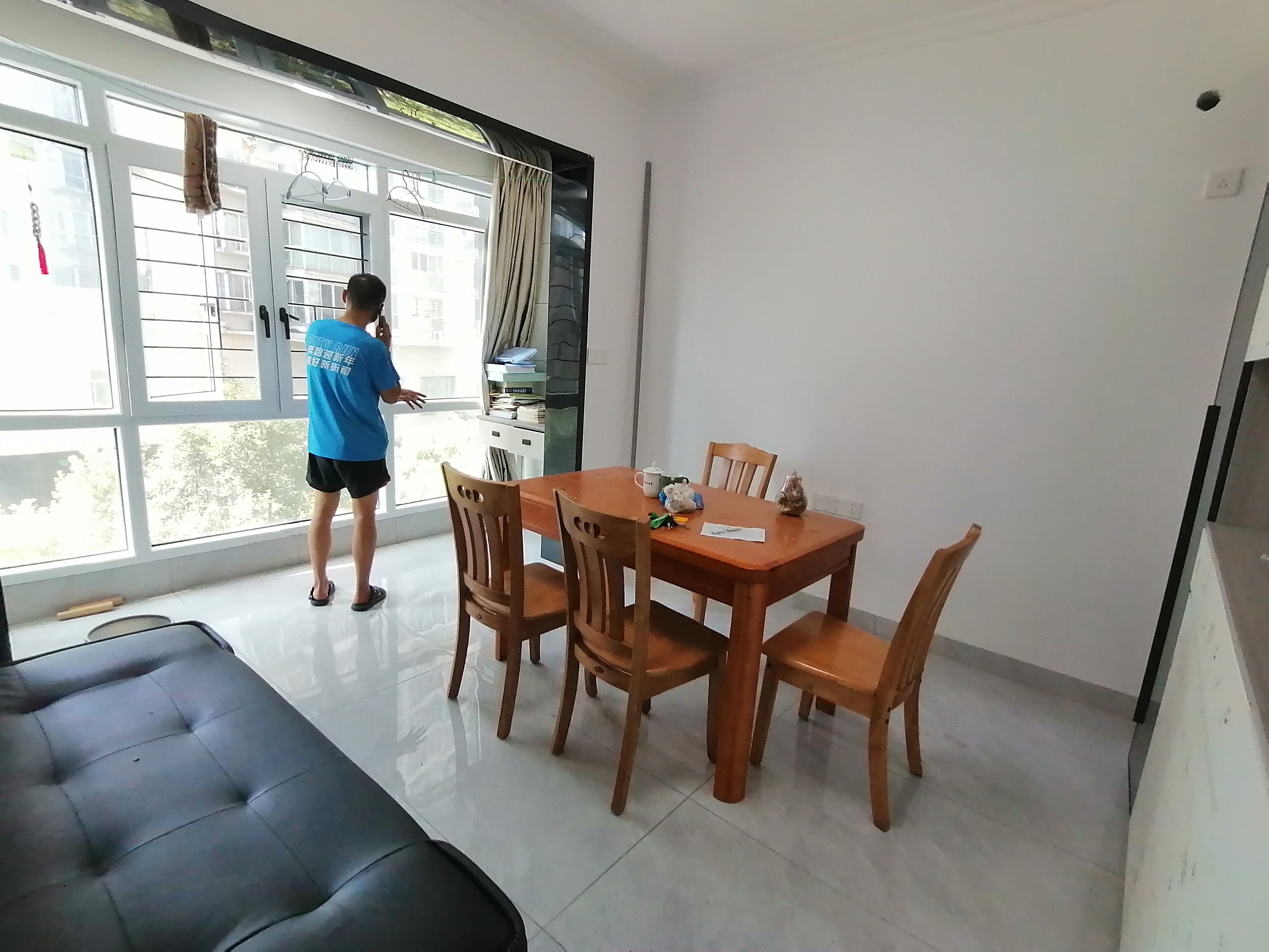 御笔华章  2室2厅1卫    1800.0元/月 御笔华章  2室2厅1卫    1800.0元/月室内图