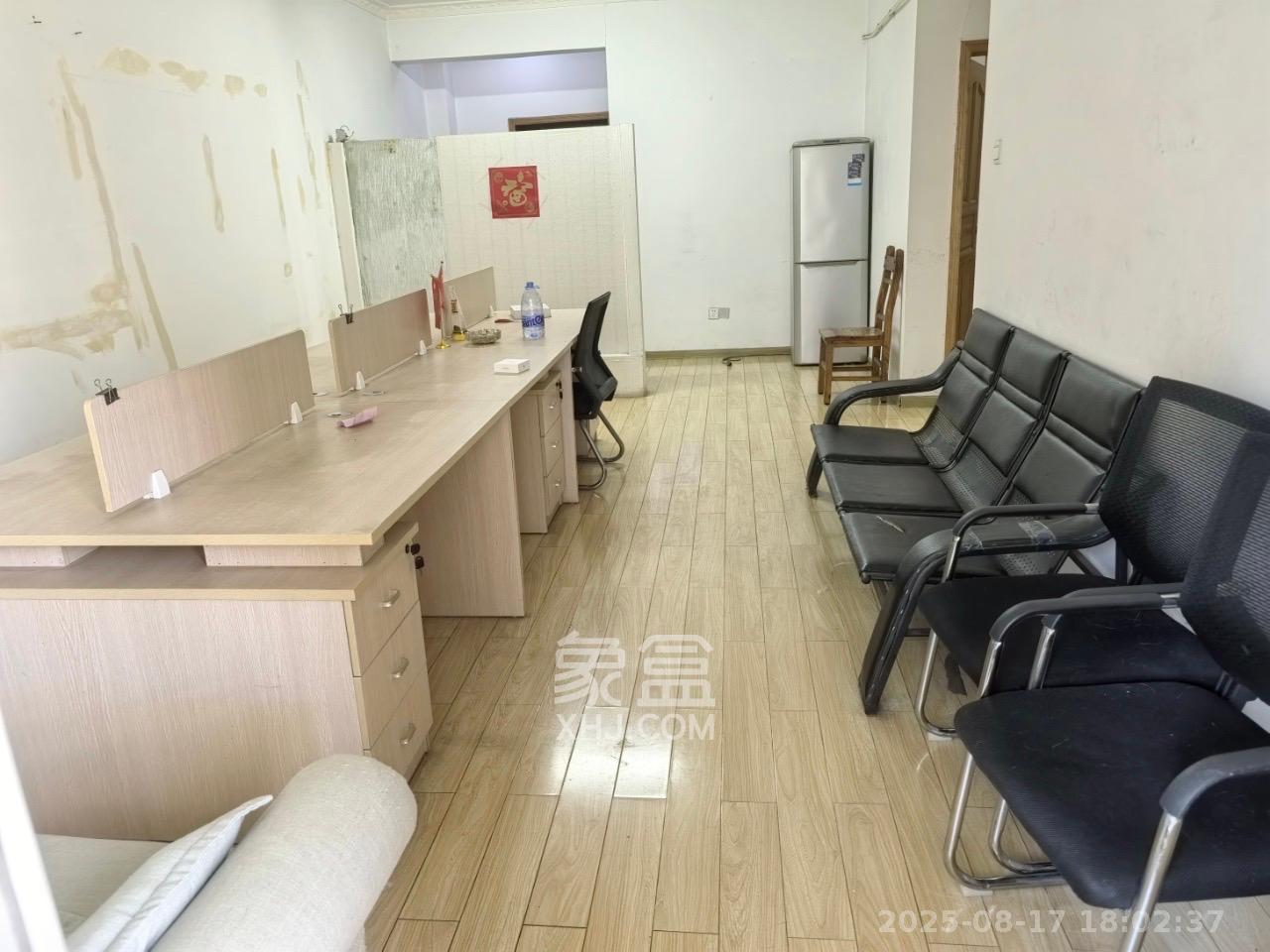 上河国际C区 2室2厅2卫 2000.0元/月 上河国际C区 2室2厅2卫 2000.0元/月室内图