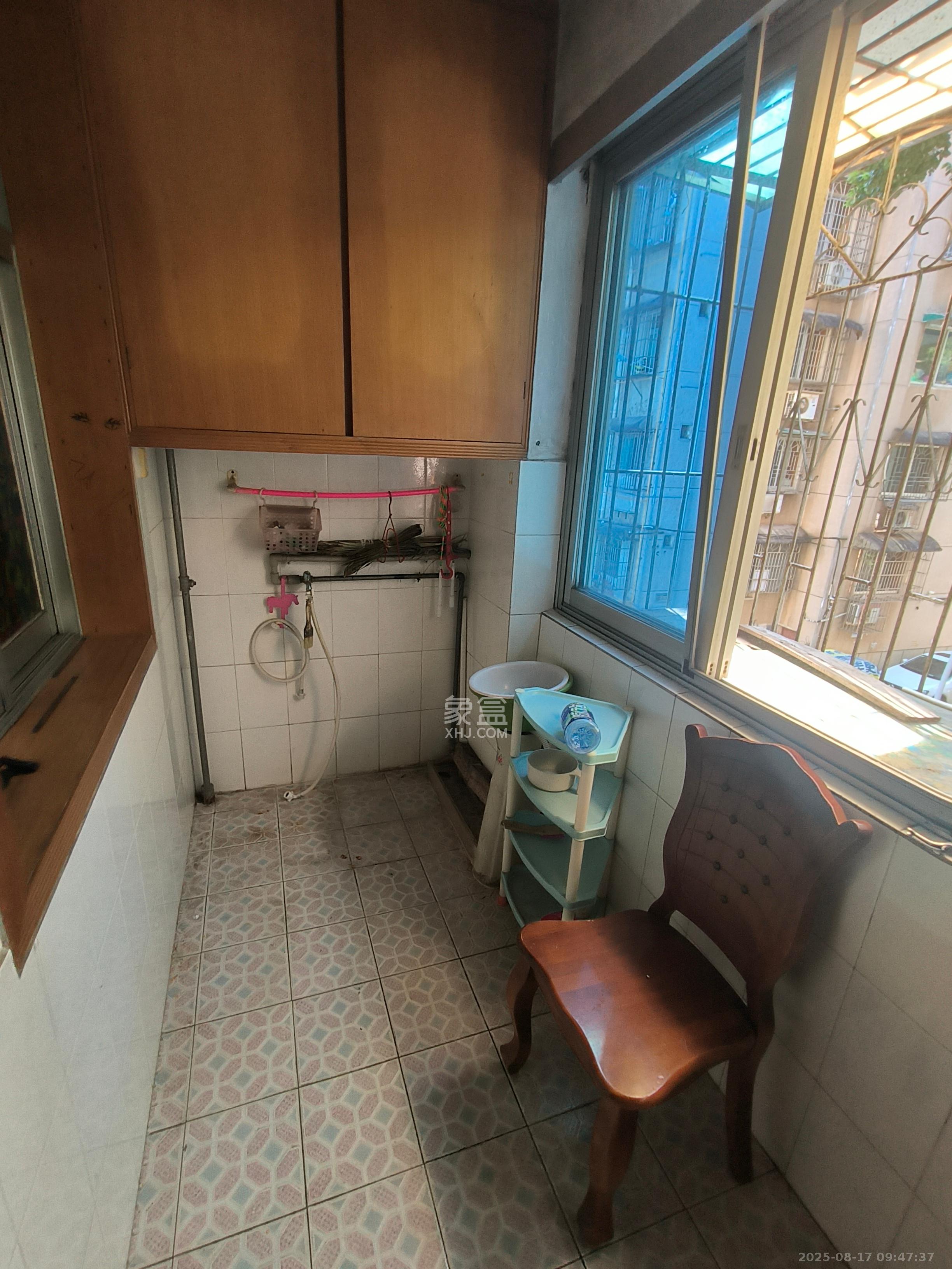 植物油宿舍  2室1厅1卫    1600.0元/月 植物油宿舍  2室1厅1卫    1600.0元/月室内图