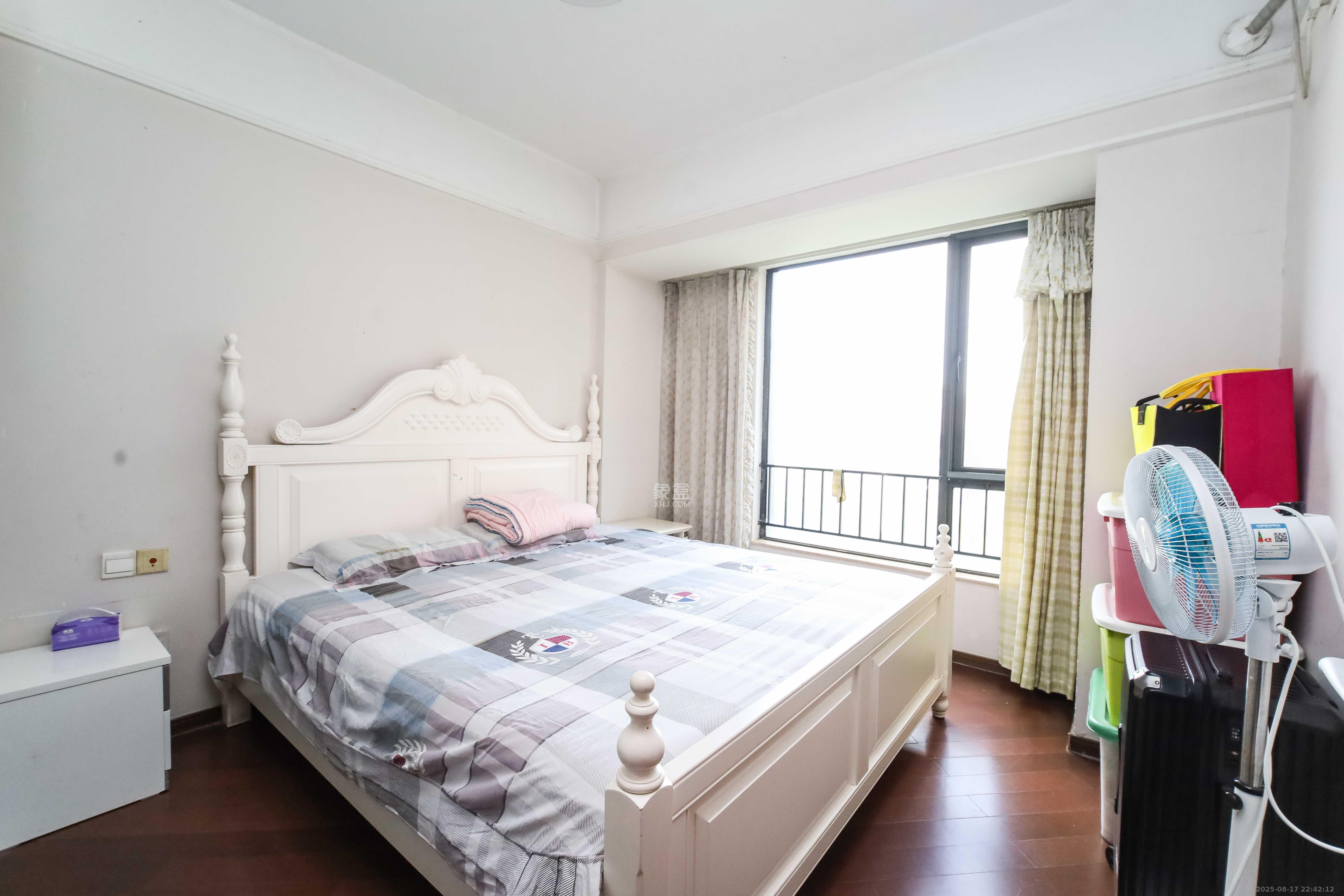 万科金域蓝湾  3室2厅1卫    85.0万 万科金域蓝湾  3室2厅1卫    85.0万卧室