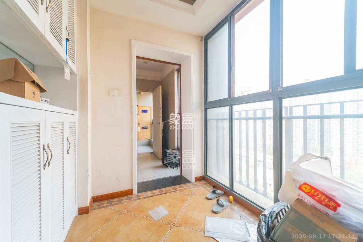 华润凤凰城二期  3室2厅1卫    2000.0元/月 华润凤凰城二期  3室2厅1卫    2000.0元/月室内图