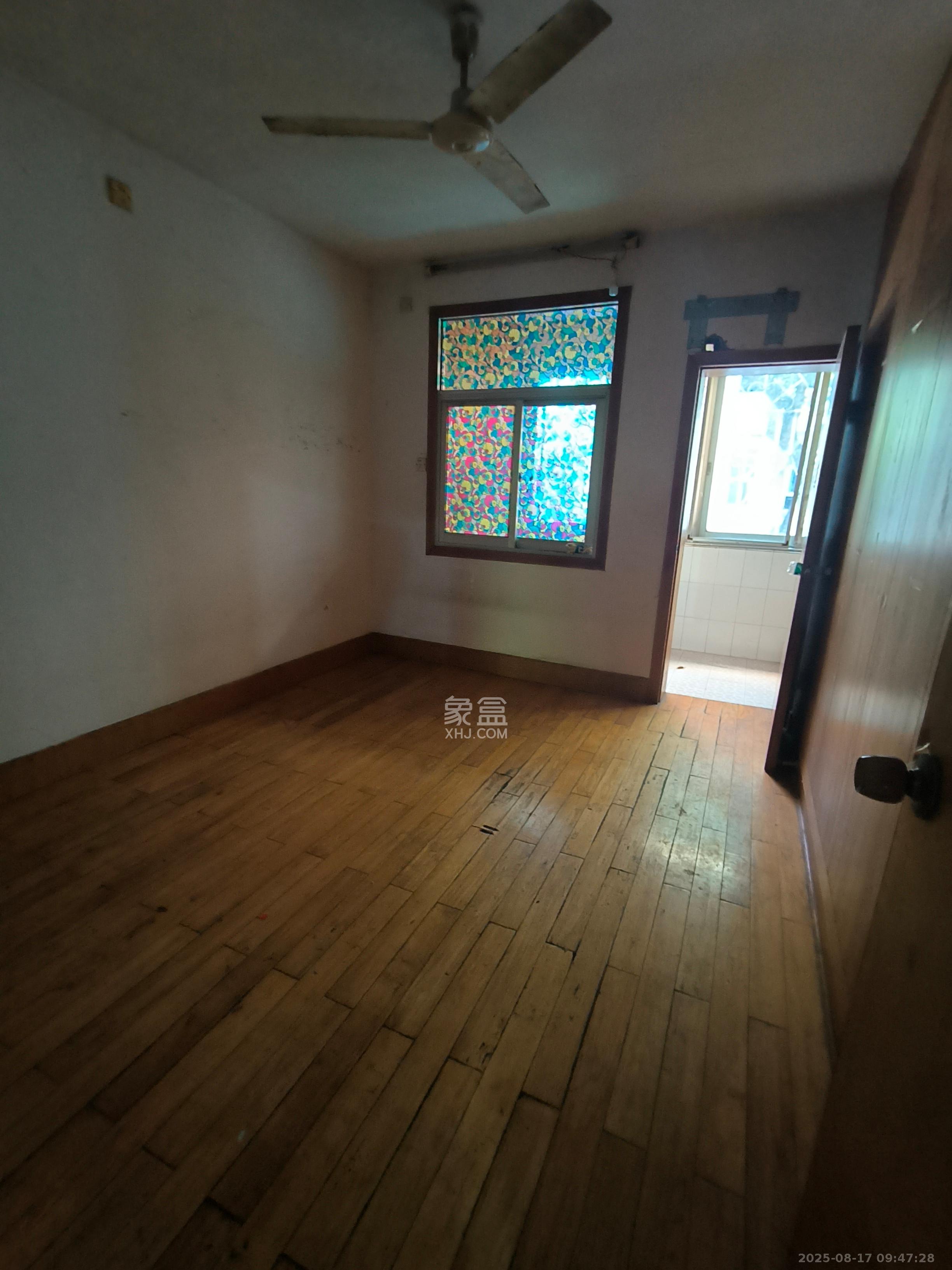 植物油宿舍  2室1厅1卫    1600.0元/月 植物油宿舍  2室1厅1卫    1600.0元/月室内图