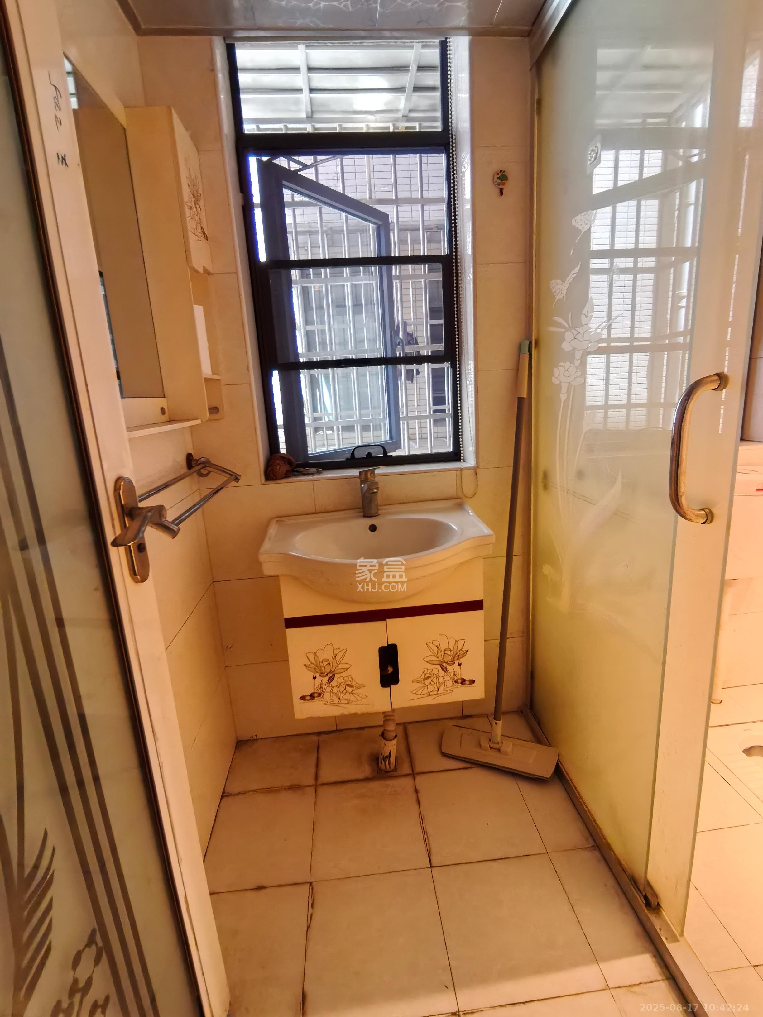 茶山馨苑  2室2厅1卫   2200.00元/月室内图