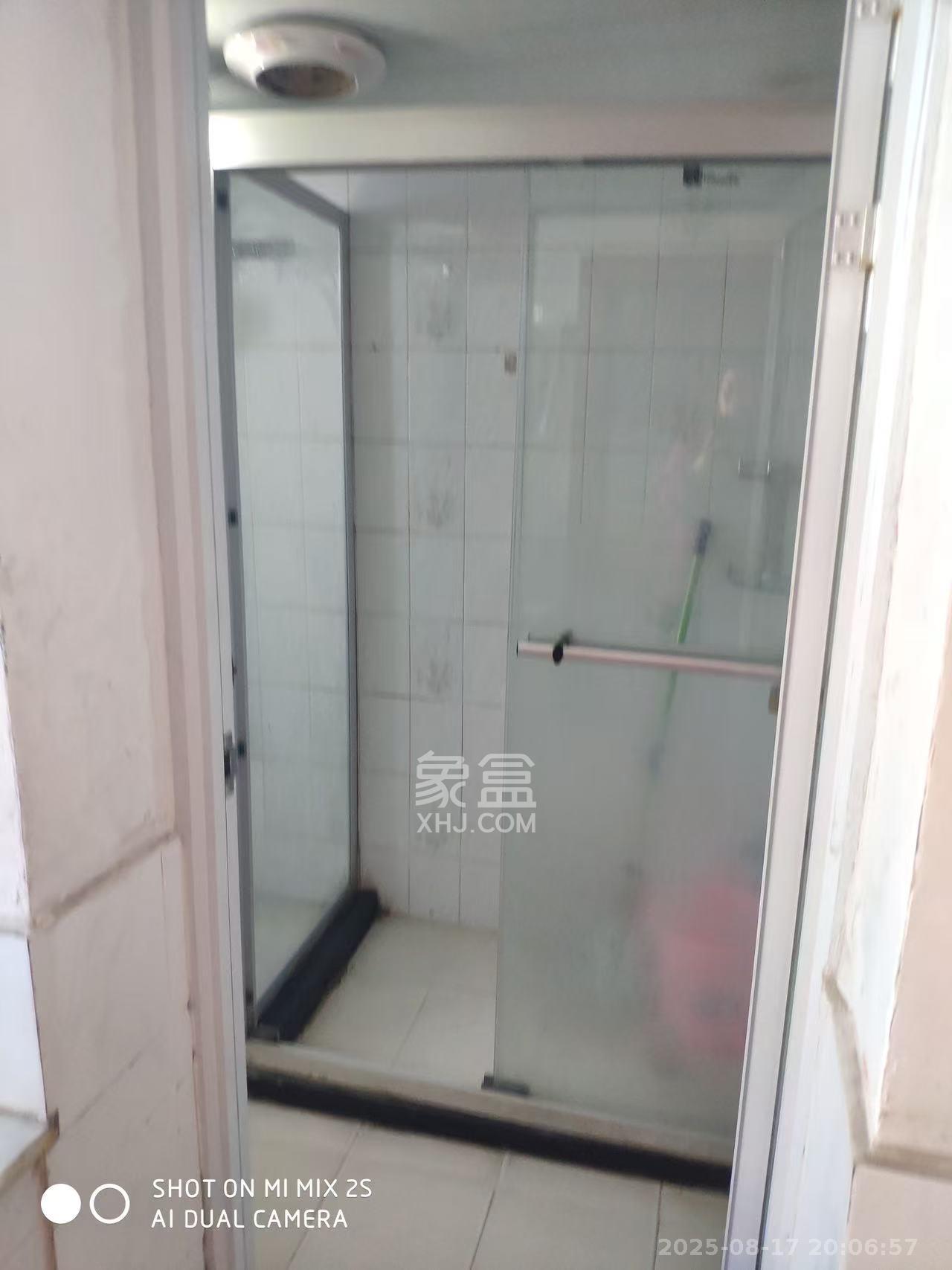 省军区宿舍  3室2厅2卫    2800.0元/月室内图