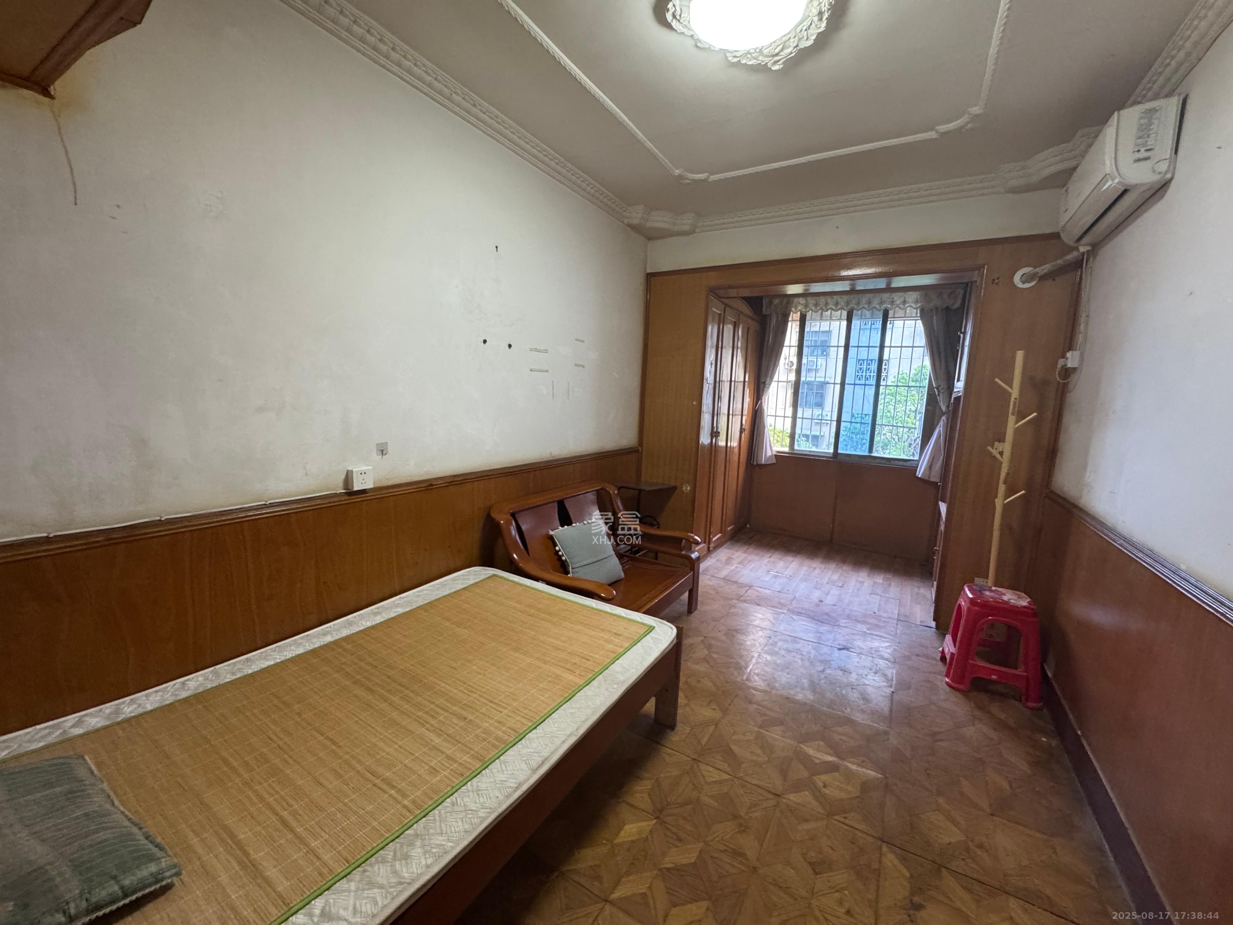 东风路汽车城宿舍  3室2厅1卫    2000.0元/月 东风路汽车城宿舍  3室2厅1卫    2000.0元/月室内图