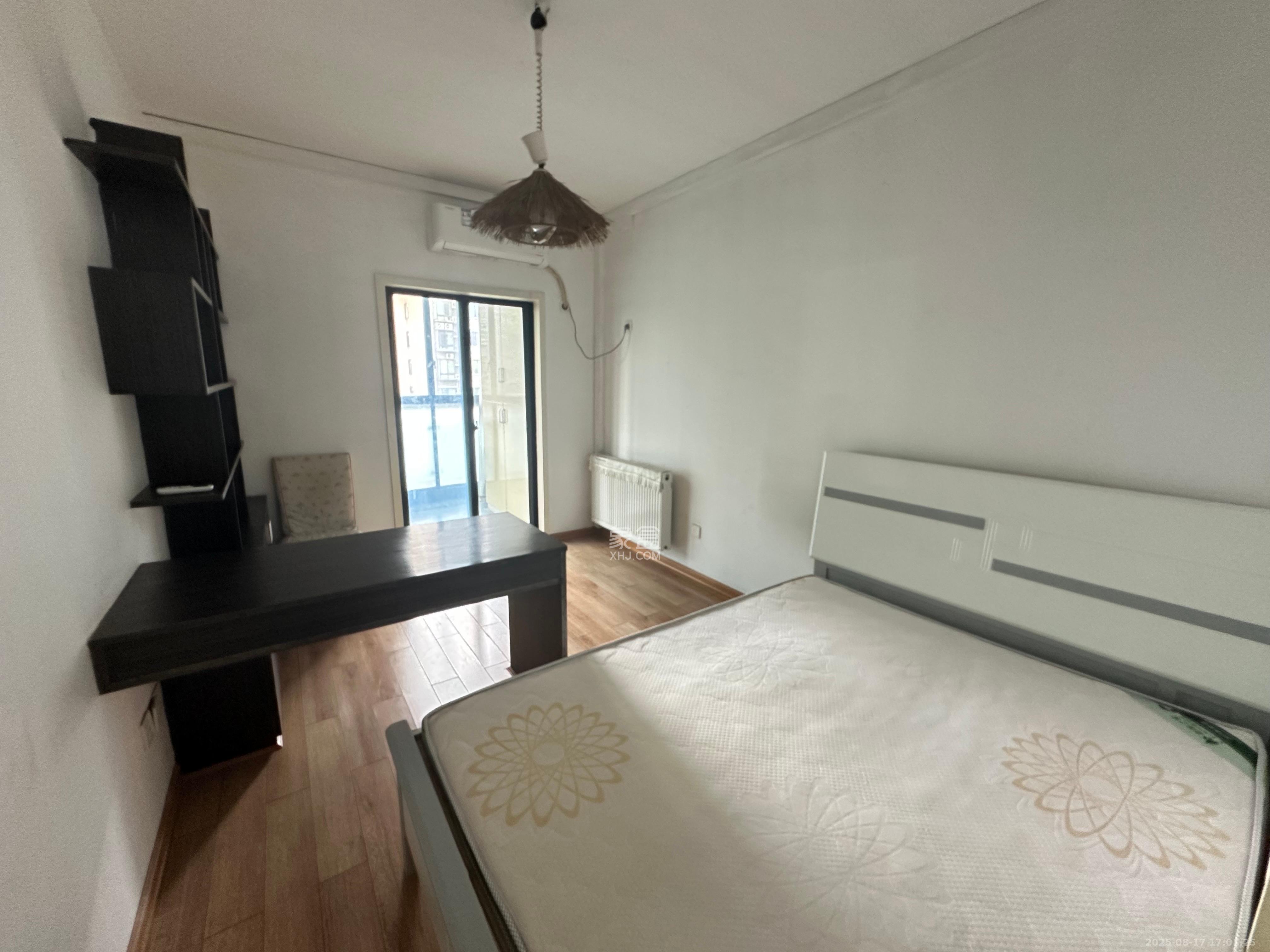 金凤滩家园 3室2厅2卫 2400.0元/月 金凤滩家园 3室2厅2卫 2400.0元/月室内图