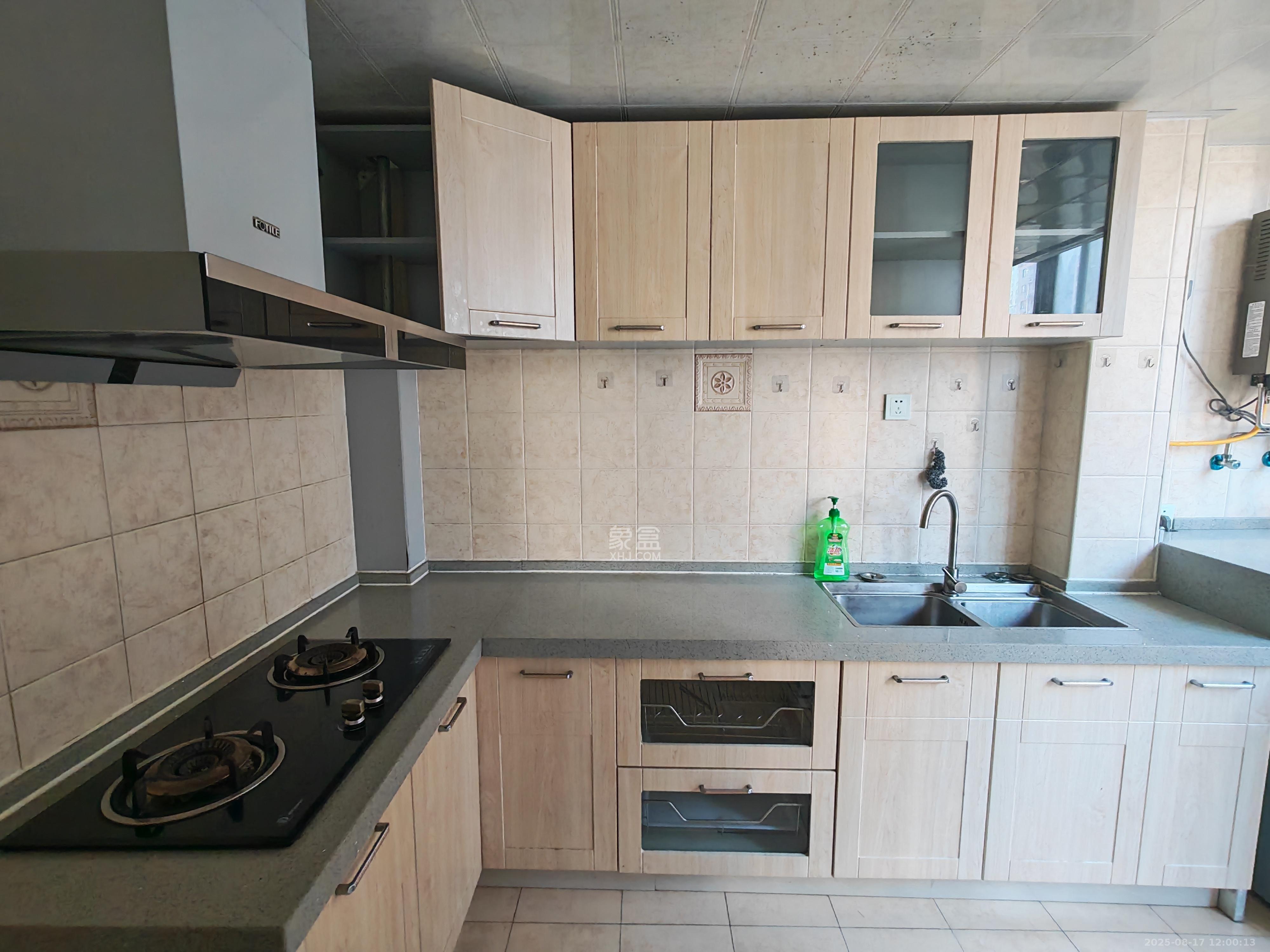 华润凤凰城三期  3室2厅2卫    3000.0元/月 华润凤凰城三期  3室2厅2卫    3000.0元/月室内图