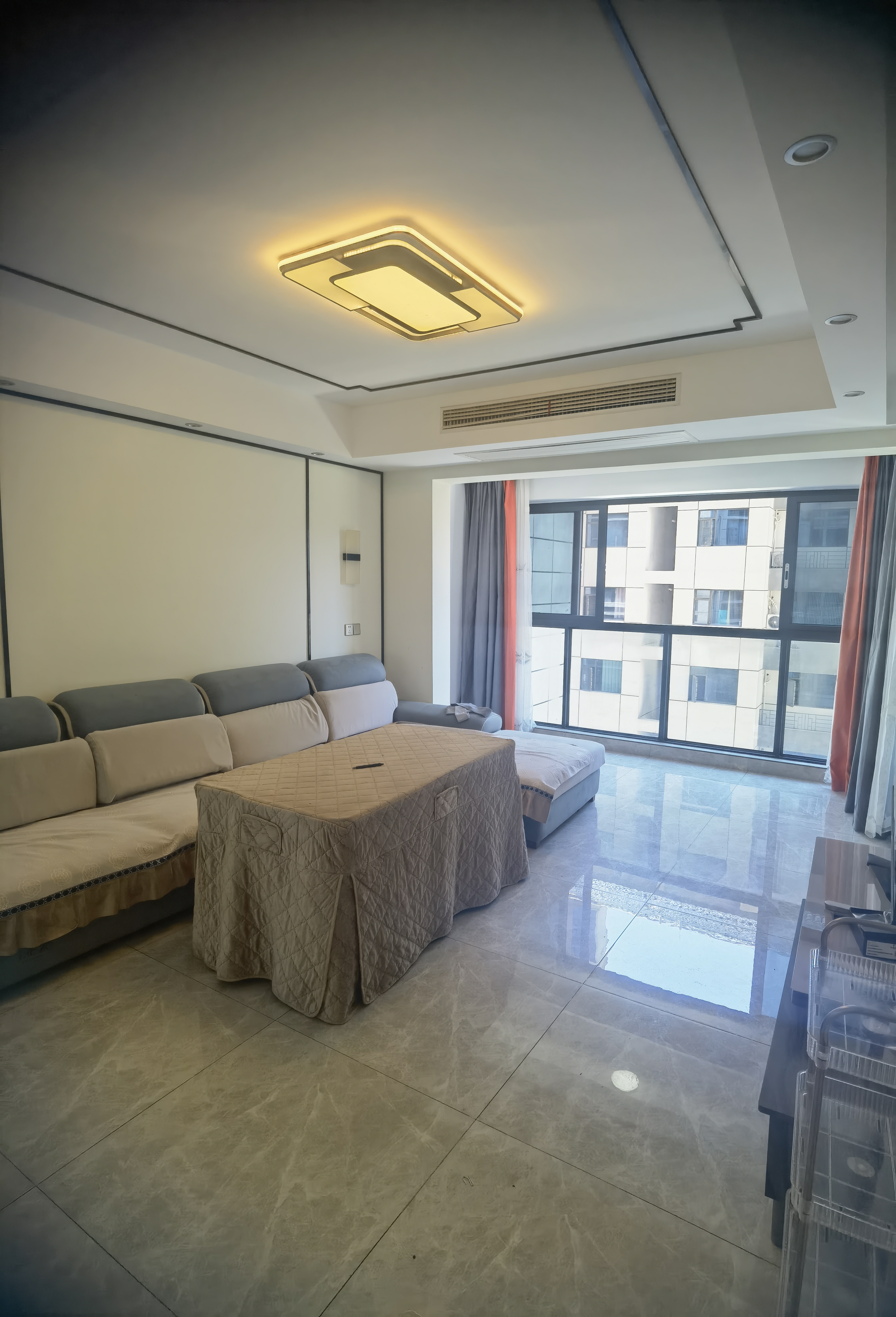 福天华府 3室2厅2卫 2500.0元/月 福天华府 3室2厅2卫 2500.0元/月室内图