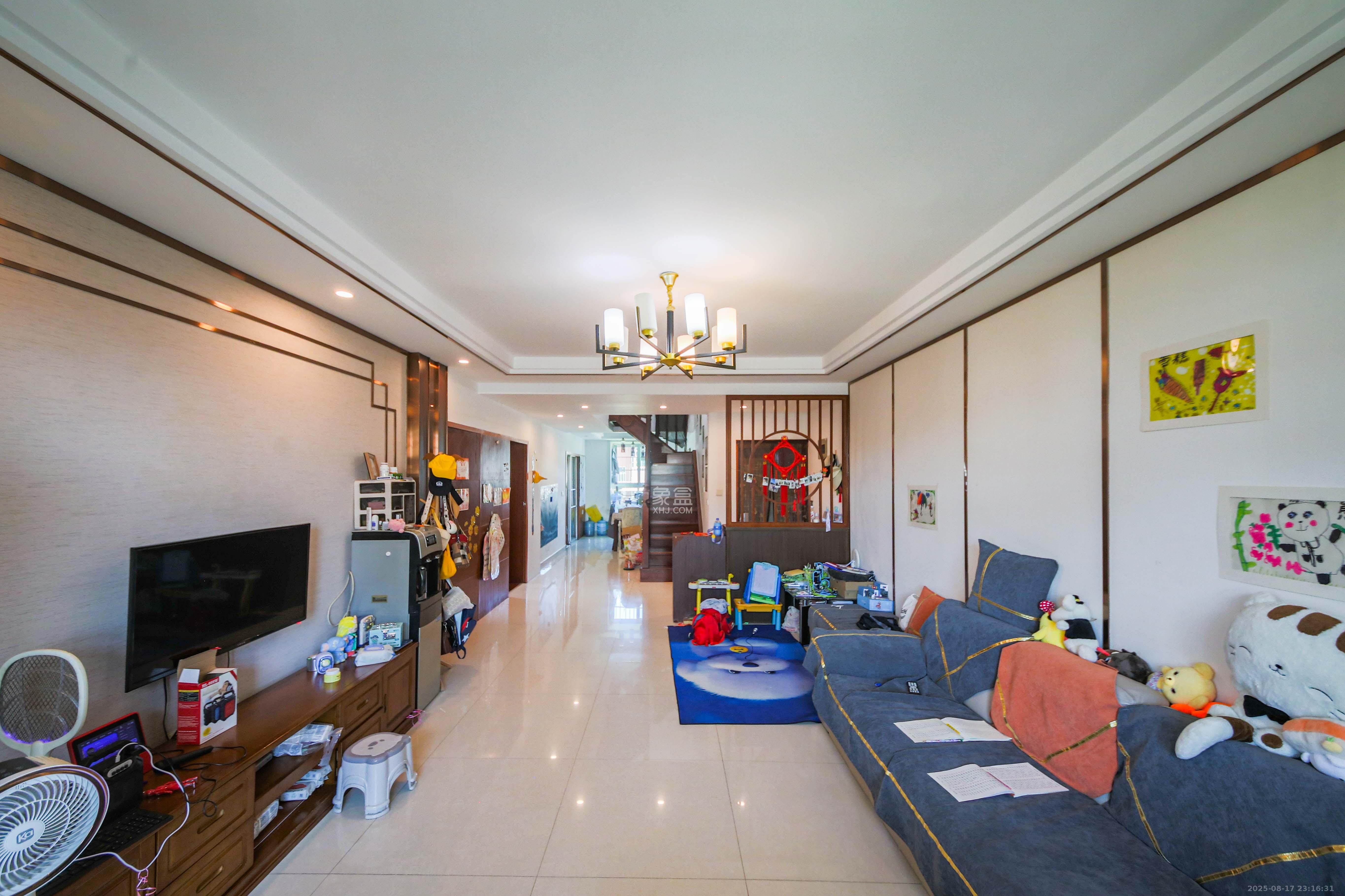 大为农博嘉园 5室2厅3卫 120.0万 大为农博嘉园 5室2厅3卫 120.0万客厅