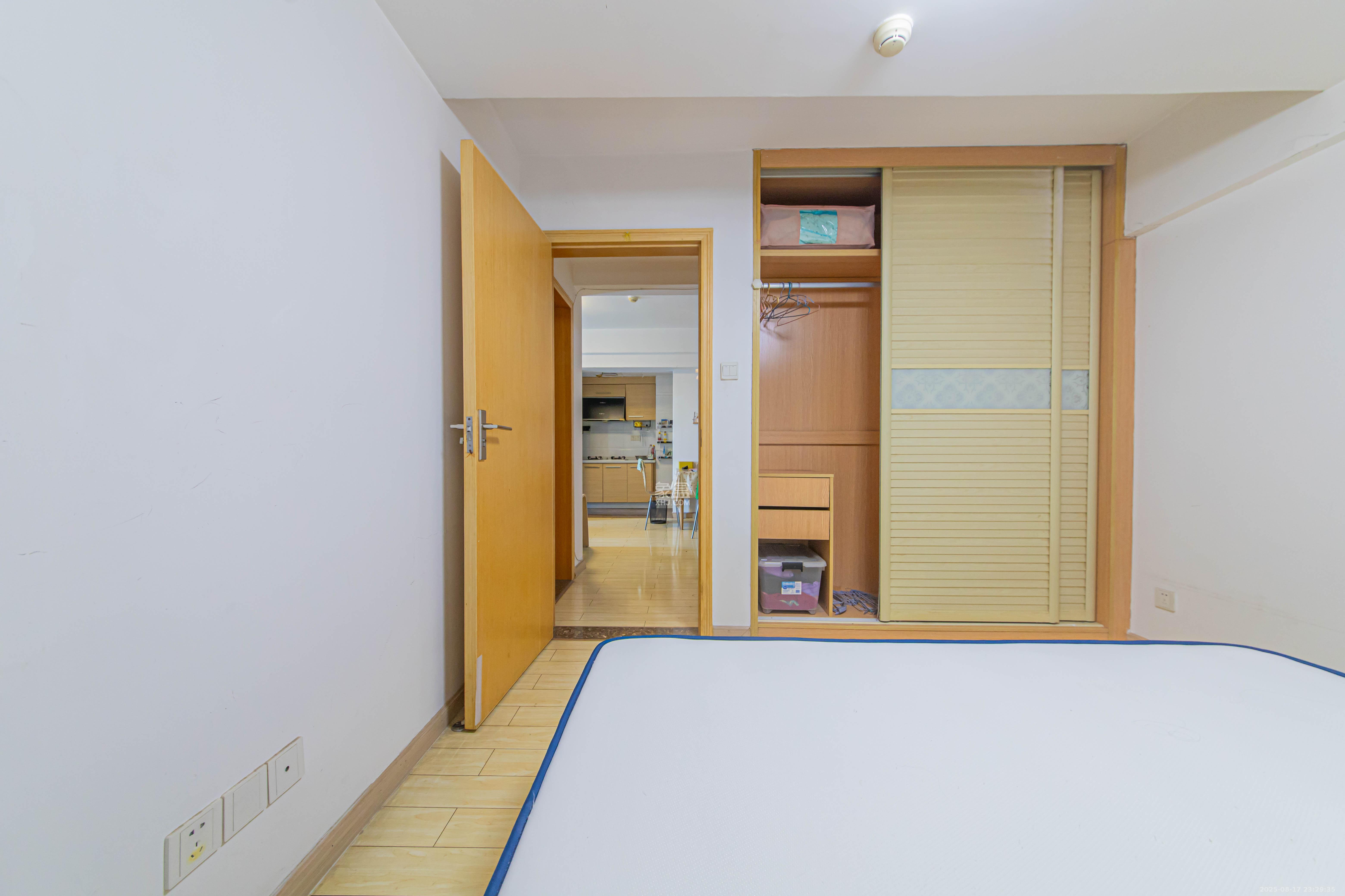 中信文化广场(中信新城二期)  2室2厅1卫    35.0万 中信文化广场(中信新城二期)  2室2厅1卫    35.0万卧室