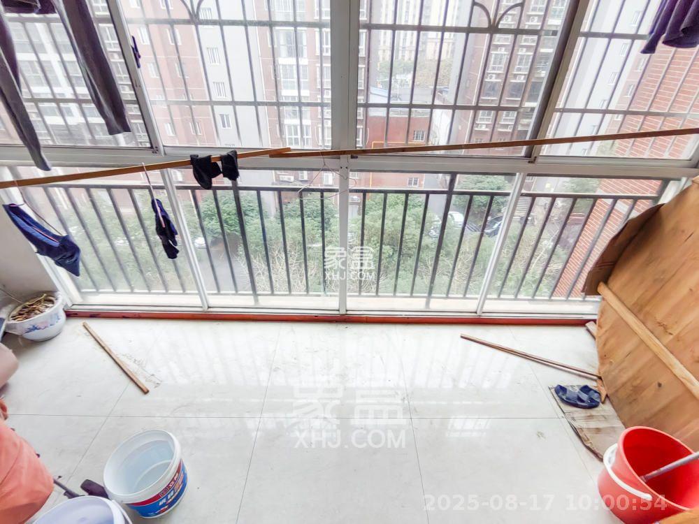 彩都公寓 3室2厅2卫 1800.0元/月 彩都公寓 3室2厅2卫 1800.0元/月室内图