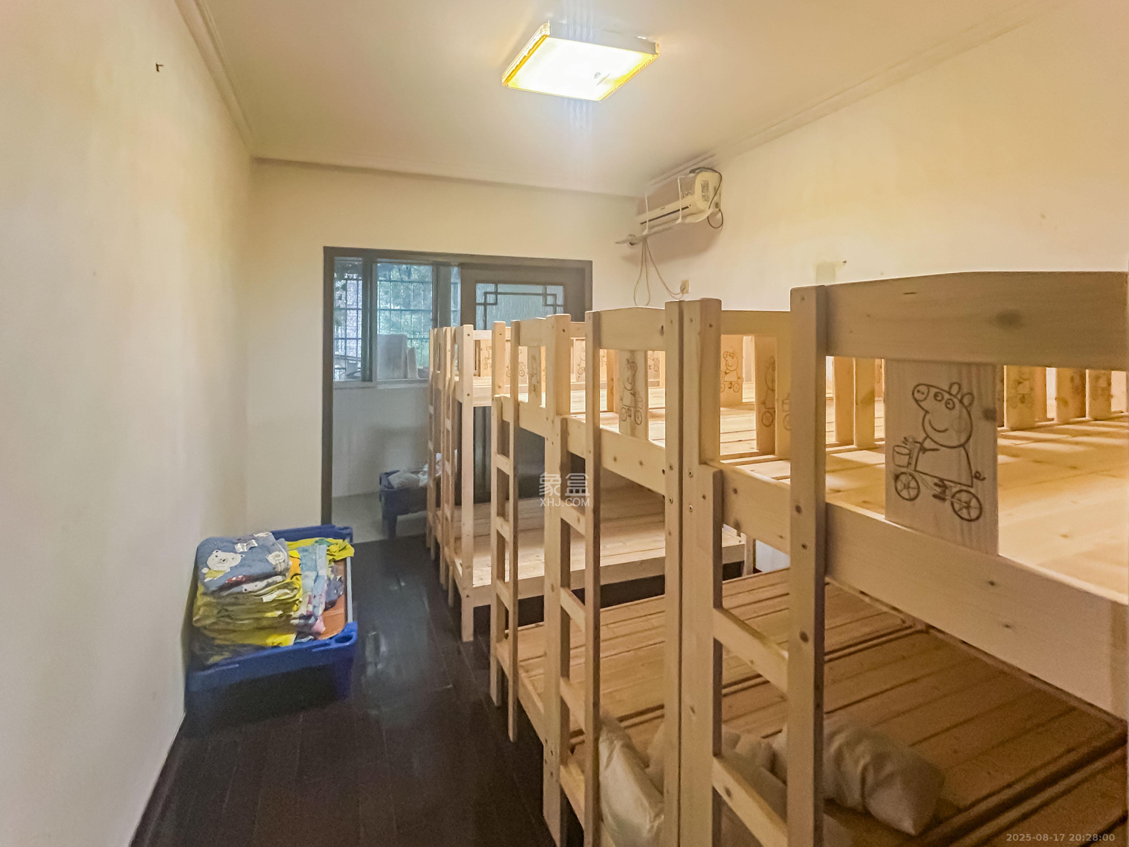雅塘村  3室2厅2卫   65.00万卧室