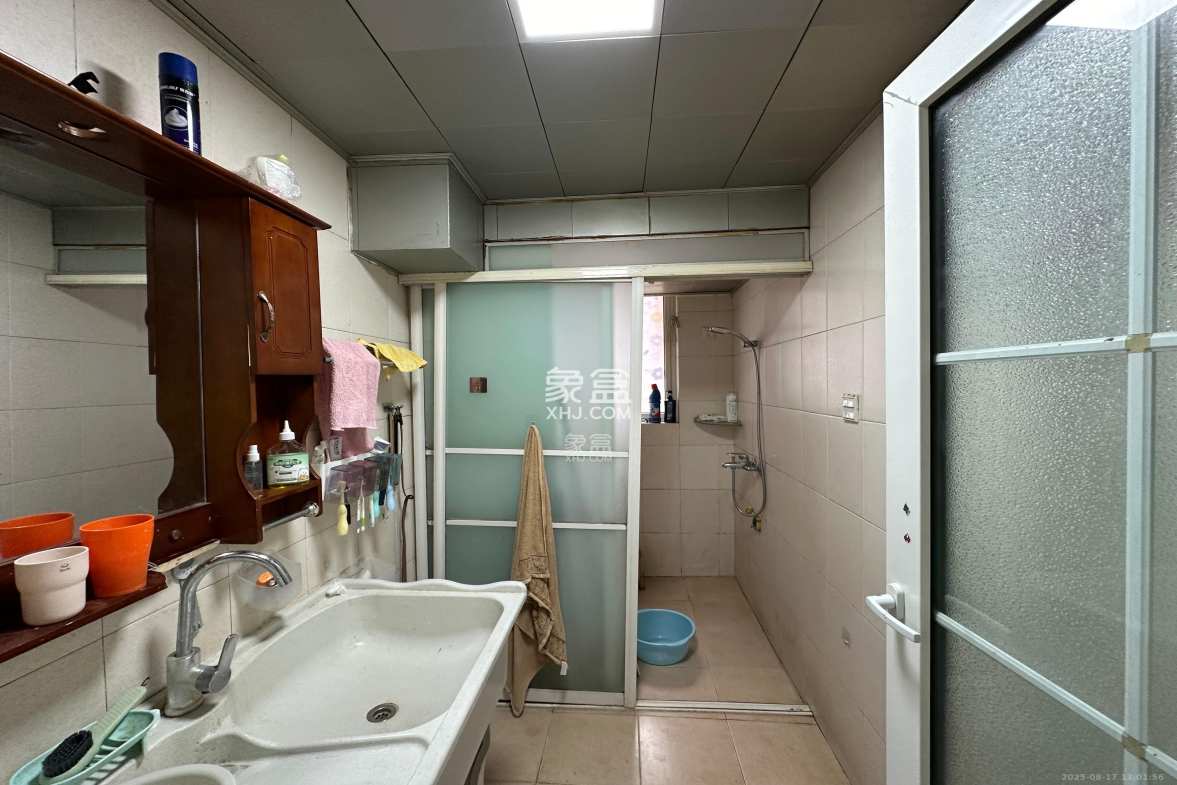 明星村  4室2厅2卫    3200.0元/月 明星村  4室2厅2卫    3200.0元/月室内图