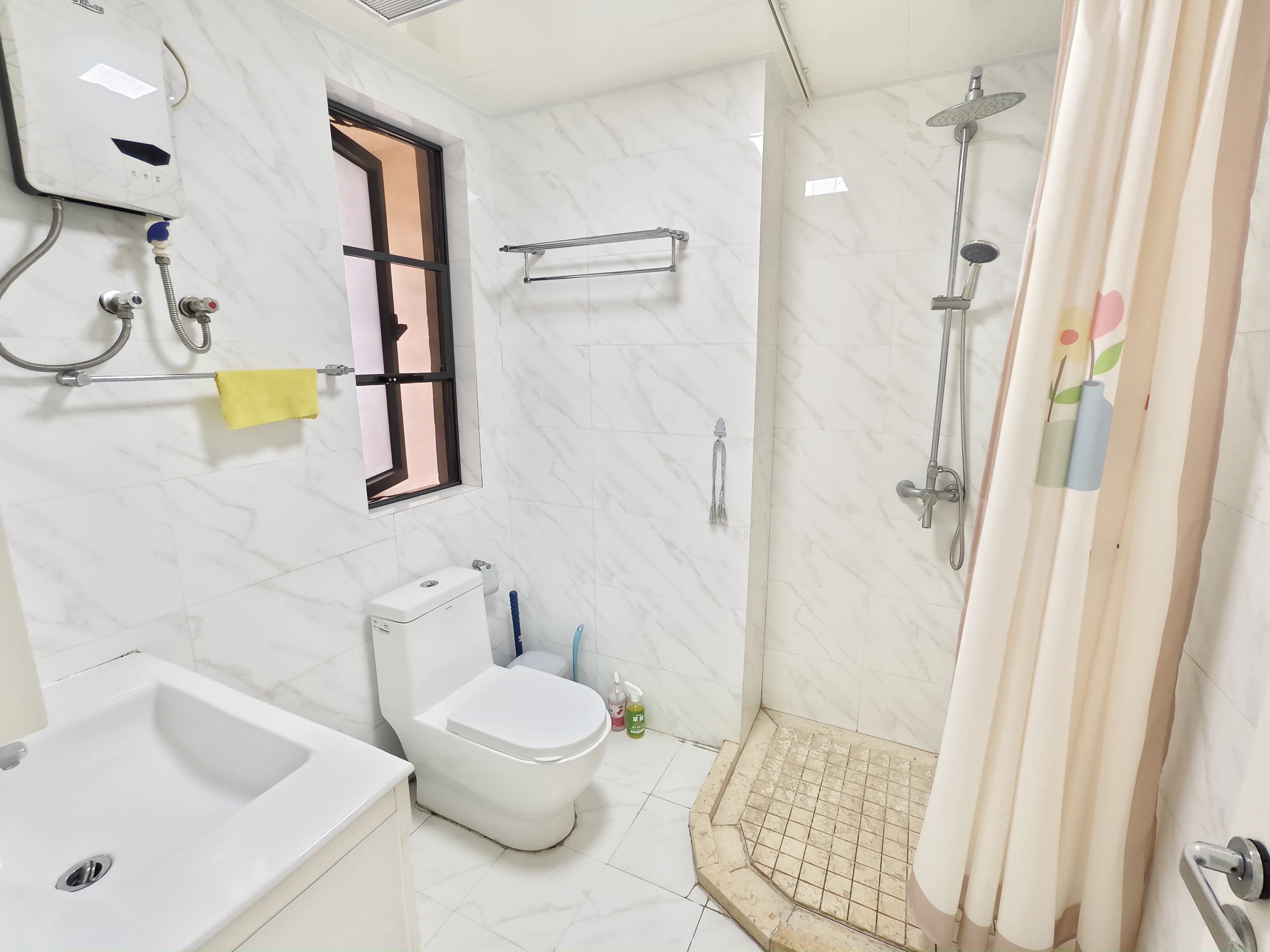 海阔天空-国瑞城二期(雅仕苑) 3室2厅1卫 3800.0元/月 海阔天空-国瑞城二期(雅仕苑) 3室2厅1卫 3800.0元/月室内图