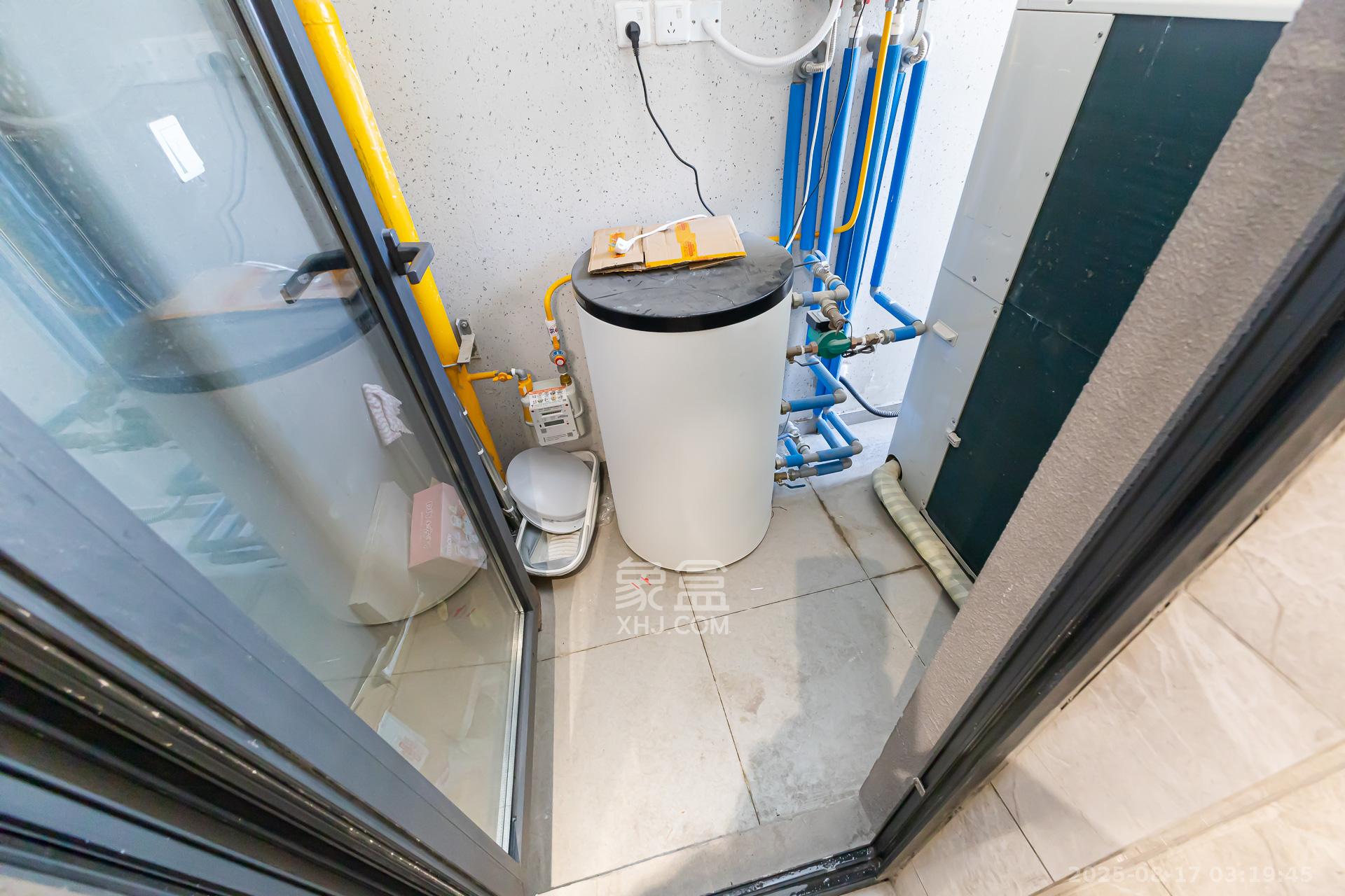 越秀湘江星汇城三期 4室2厅3卫 260.0万 越秀湘江星汇城三期 4室2厅3卫 260.0万阳台