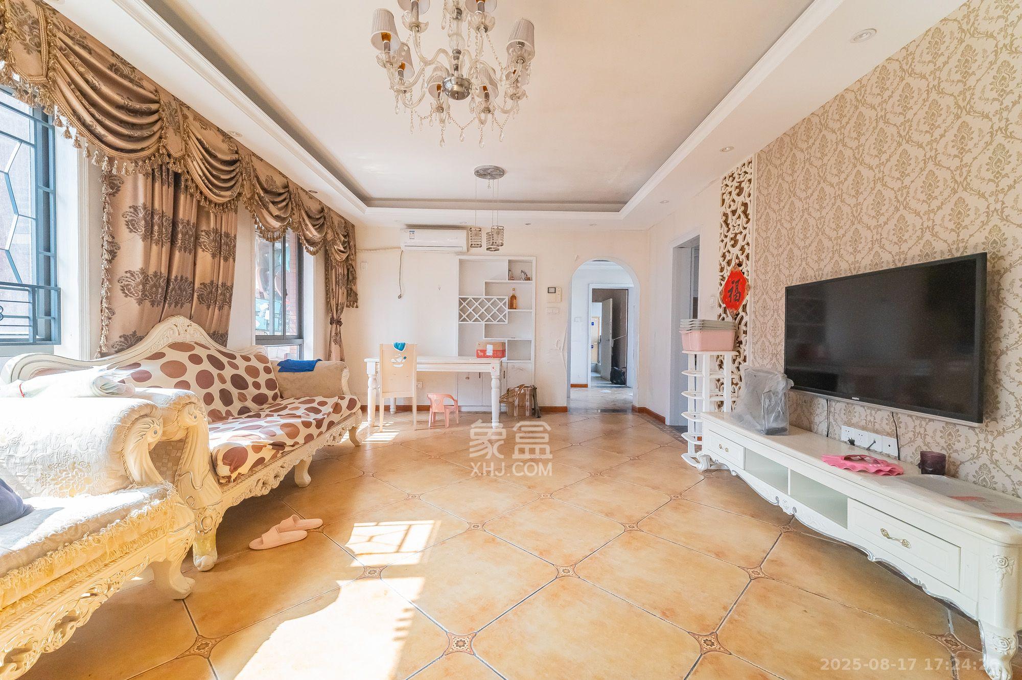 华润凤凰城二期  3室2厅1卫    2000.0元/月 华润凤凰城二期  3室2厅1卫    2000.0元/月