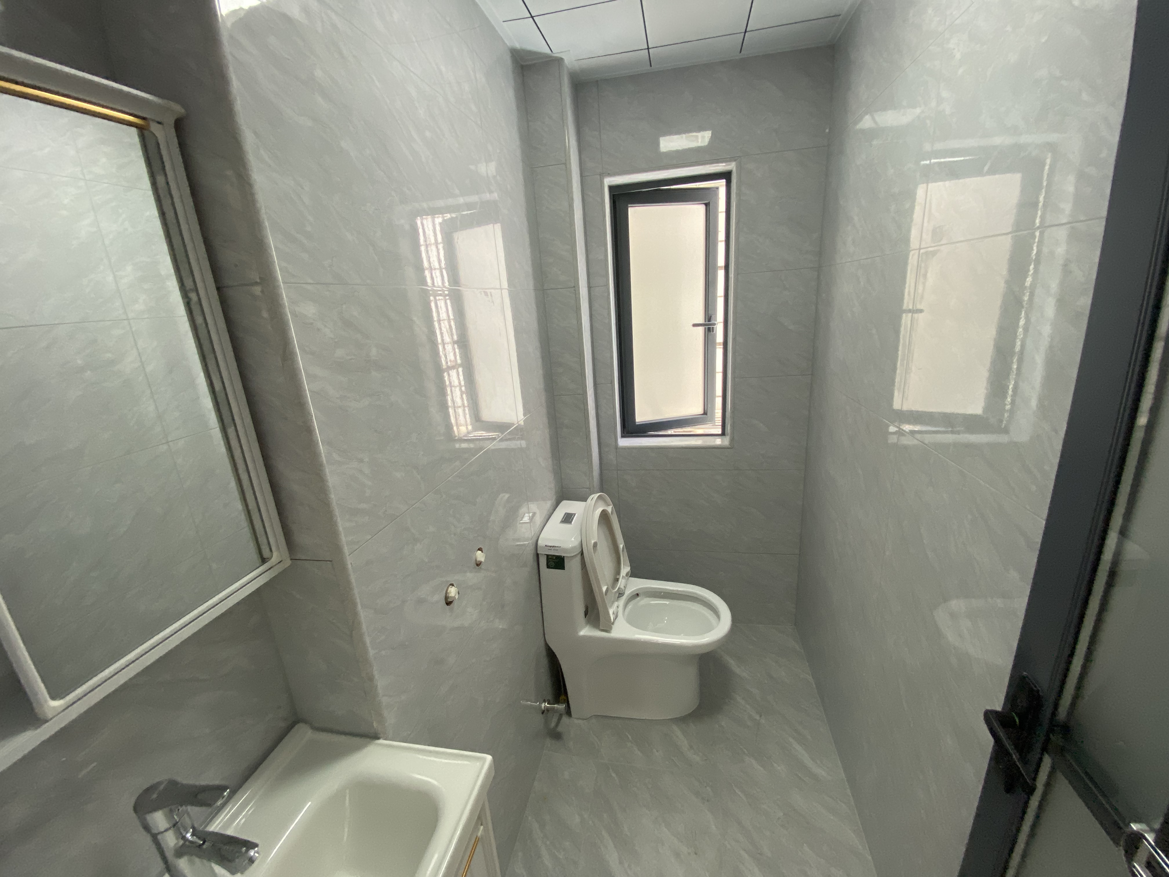 圣云大厦 4室2厅2卫 105.0万 圣云大厦 4室2厅2卫 105.0万室内图