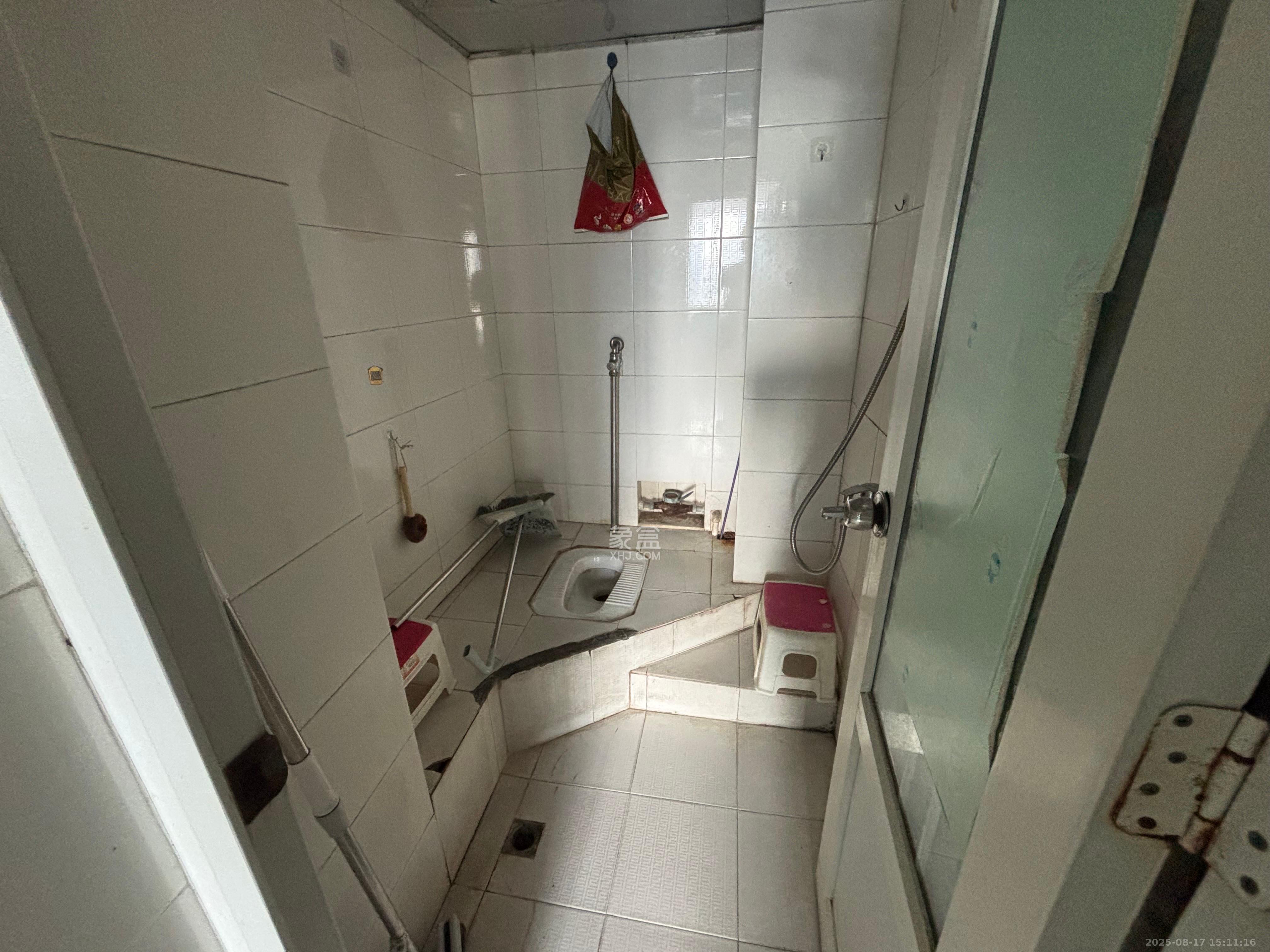 颐美会现代城  3室1厅1卫    2800.0元/月 颐美会现代城  3室1厅1卫    2800.0元/月室内图