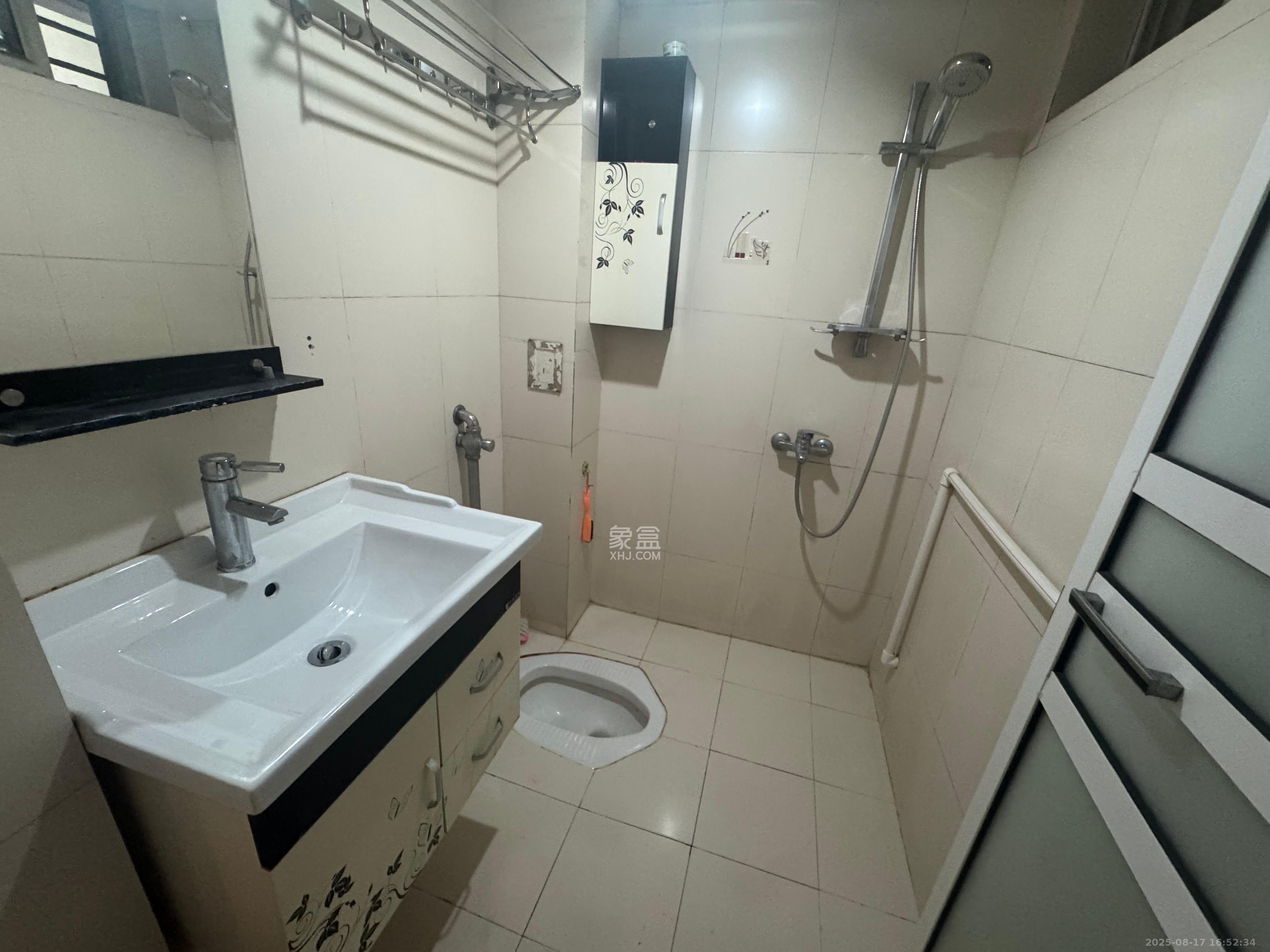 德馨园  3室2厅2卫    1600.0元/月 德馨园  3室2厅2卫    1600.0元/月室内图