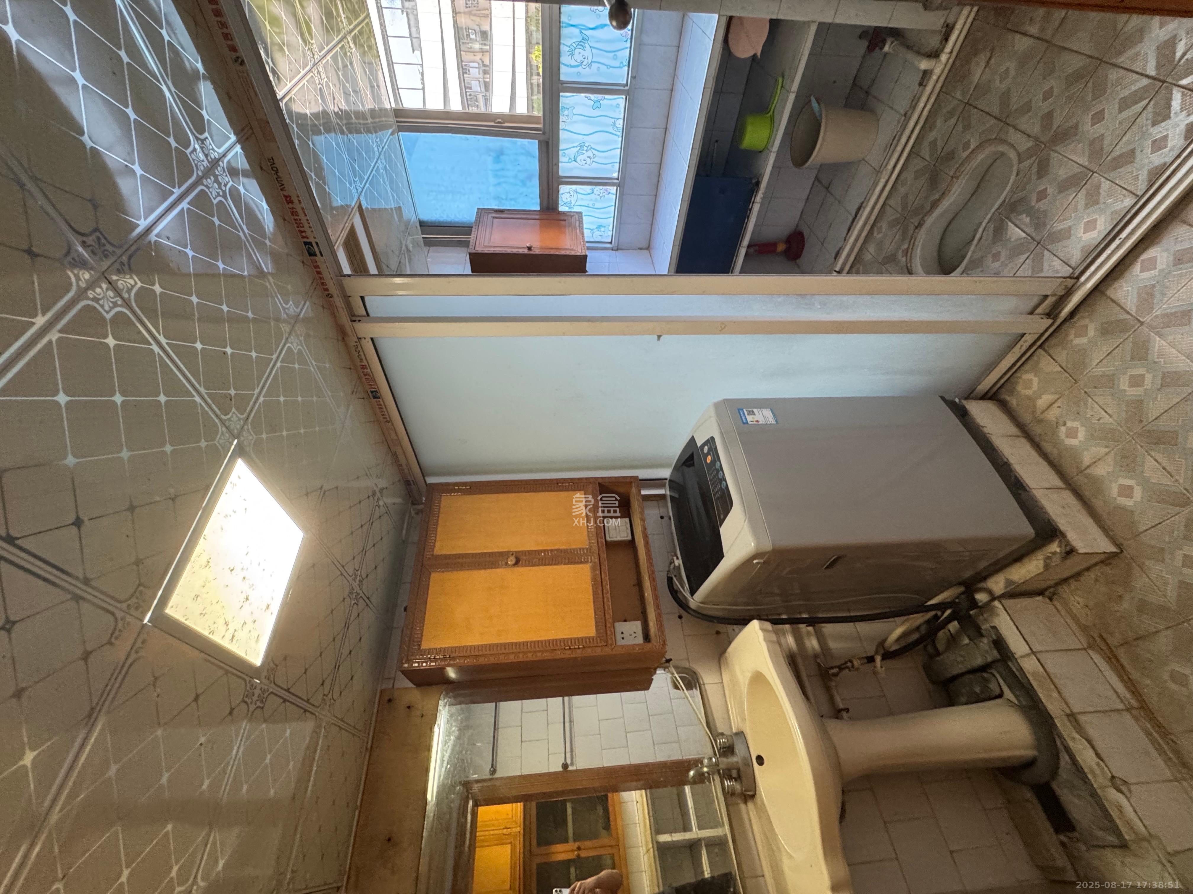 东风路汽车城宿舍  3室2厅1卫    2000.0元/月 东风路汽车城宿舍  3室2厅1卫    2000.0元/月室内图